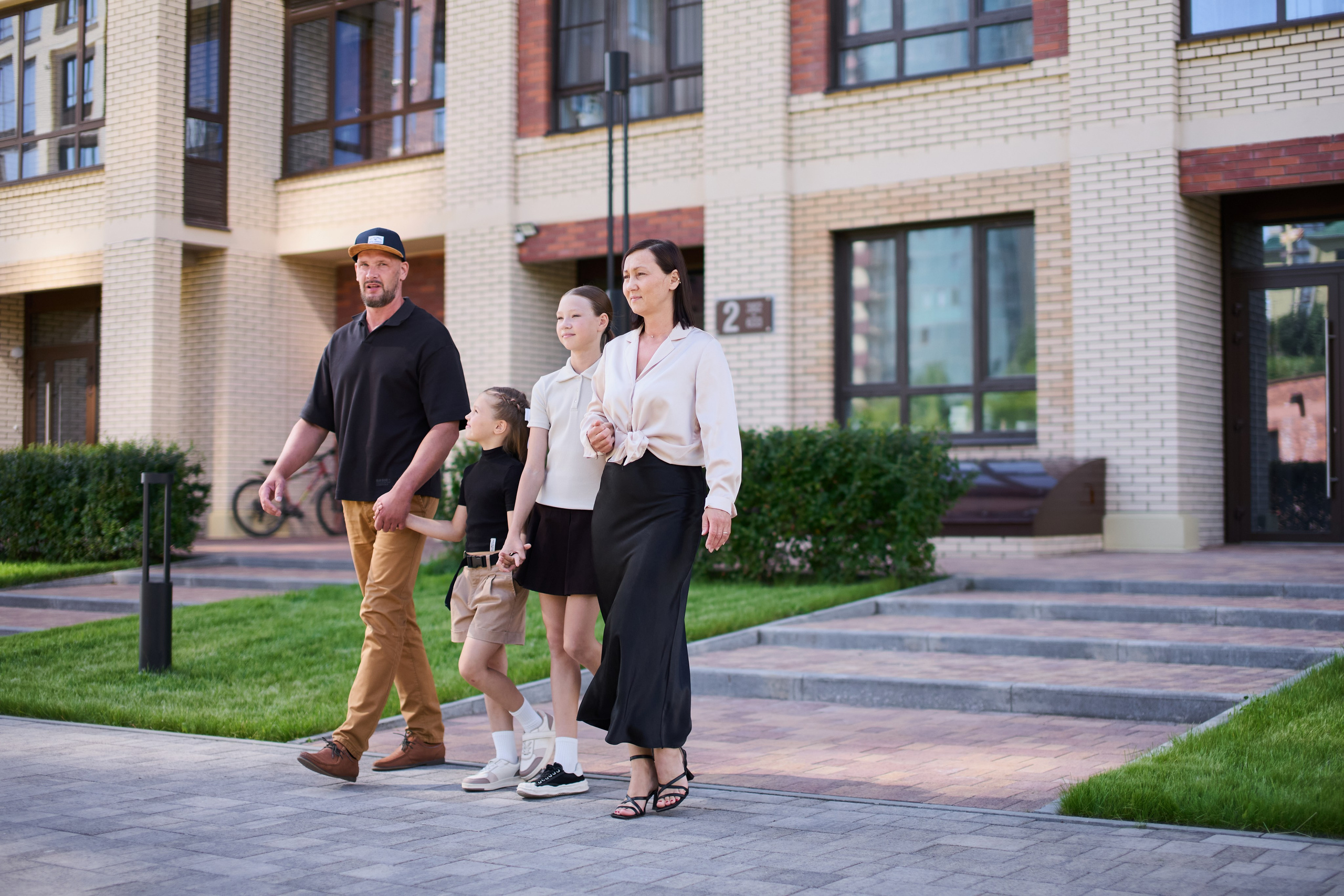 Семейная фотосессия в ЖК Академия для рекламы (Новосибирск). Репортажный и женский фотограф в Новосибирске