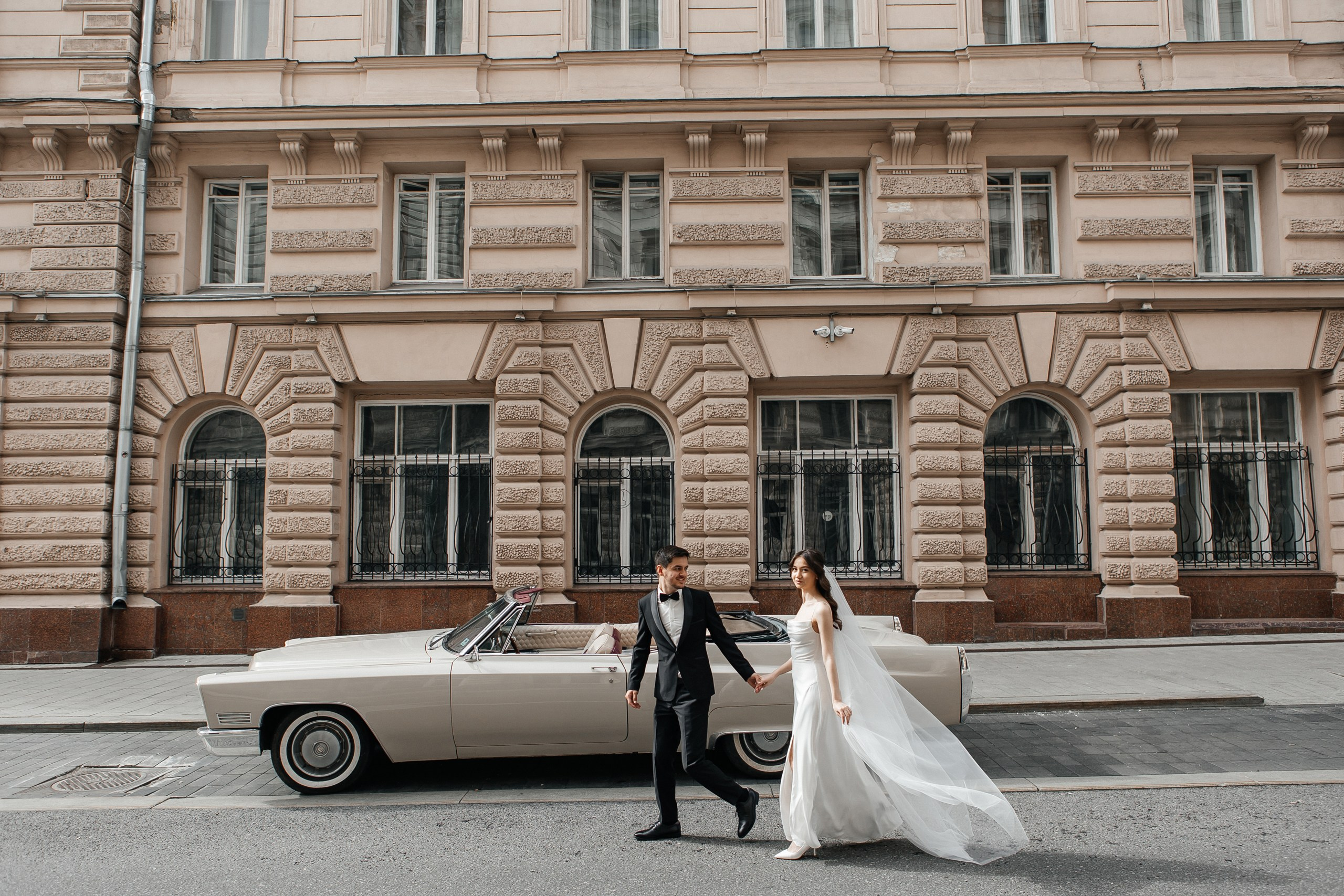 Свадебная фотосессия с ретро автомобилем