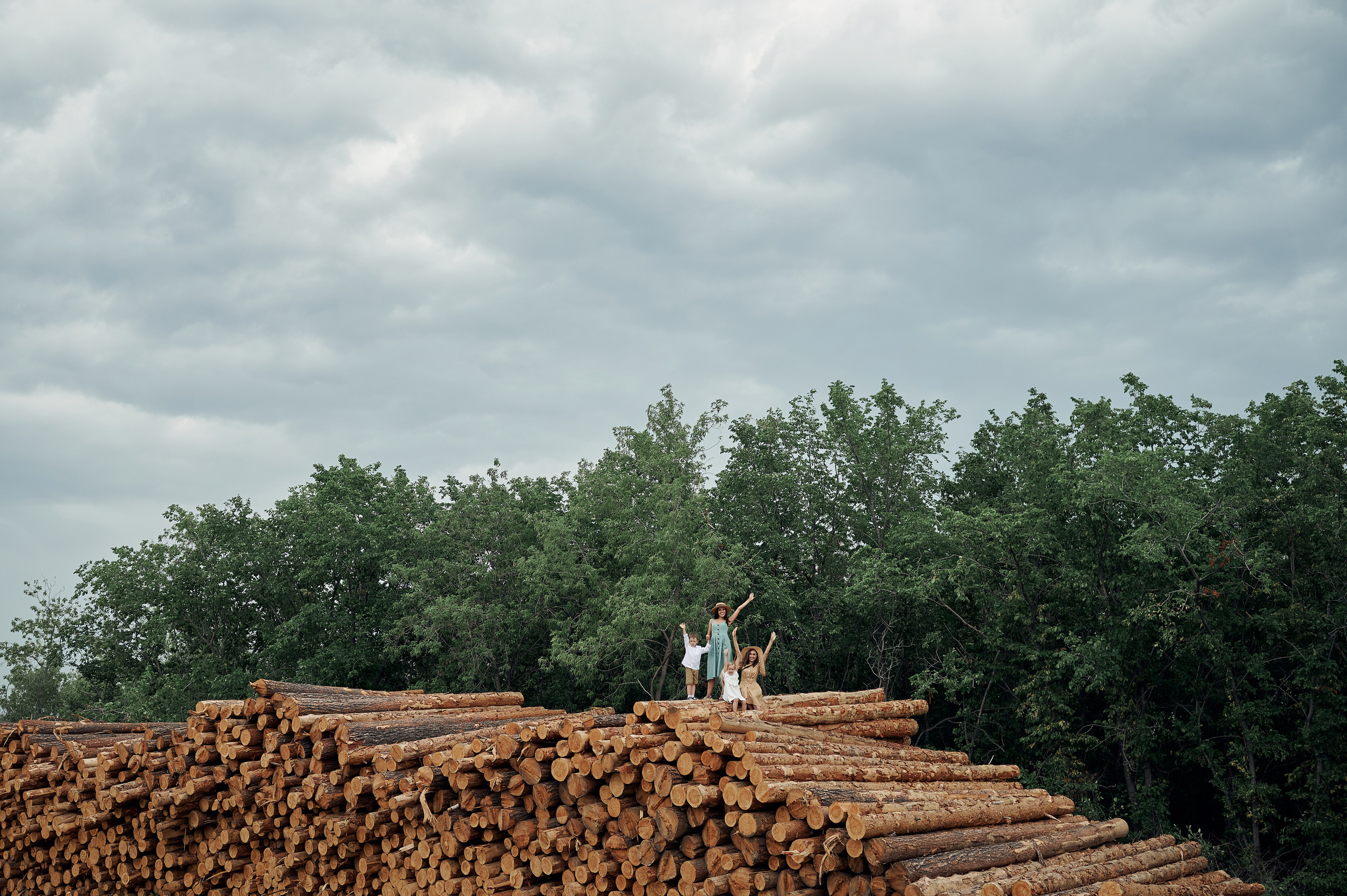 Настя и Марина с детьми. Семейный и репортажный фотограф Сергей Белягиин г. Екатеринбург