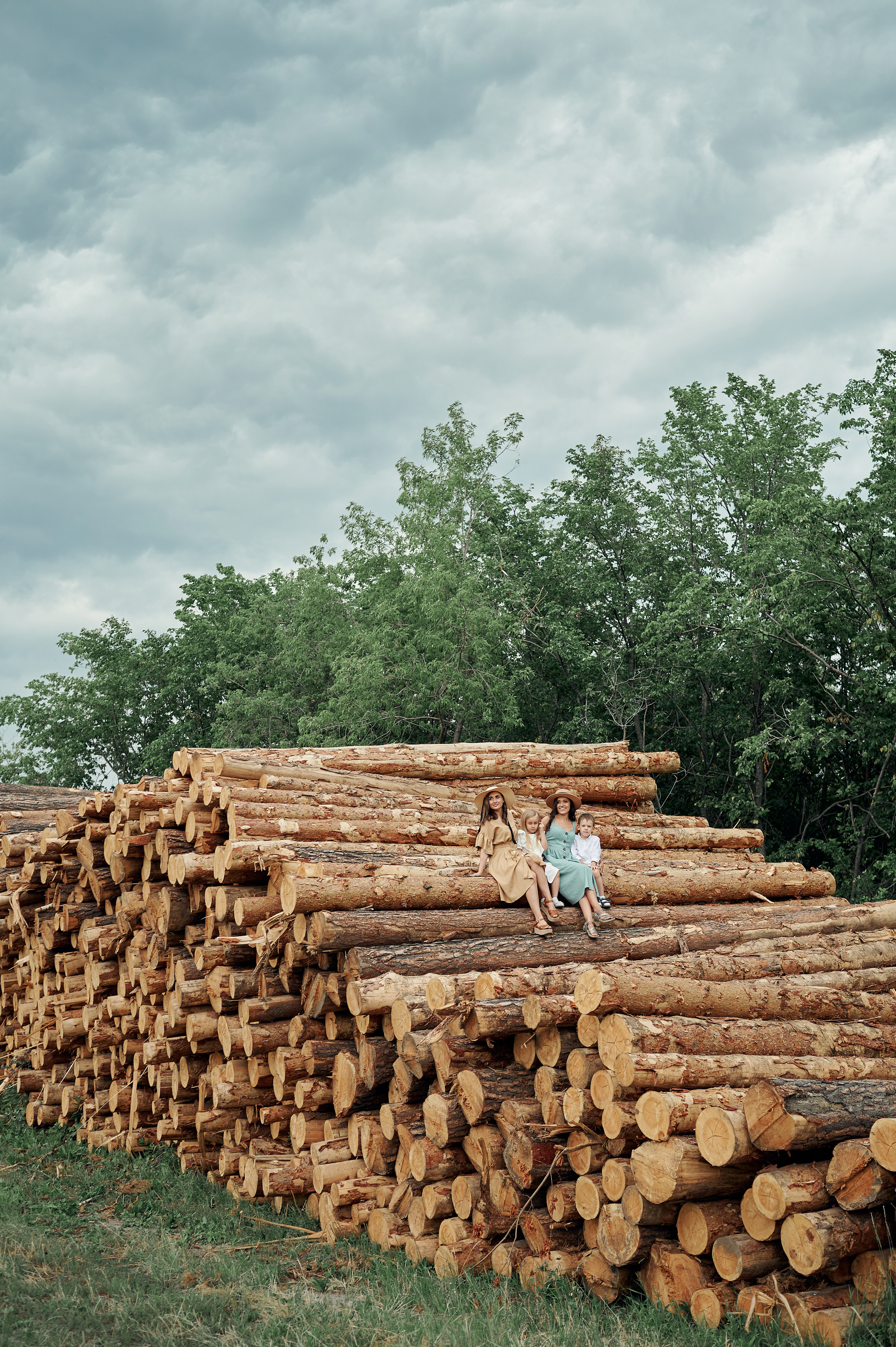 Настя и Марина с детьми. Семейный и репортажный фотограф Сергей Белягиин г. Екатеринбург