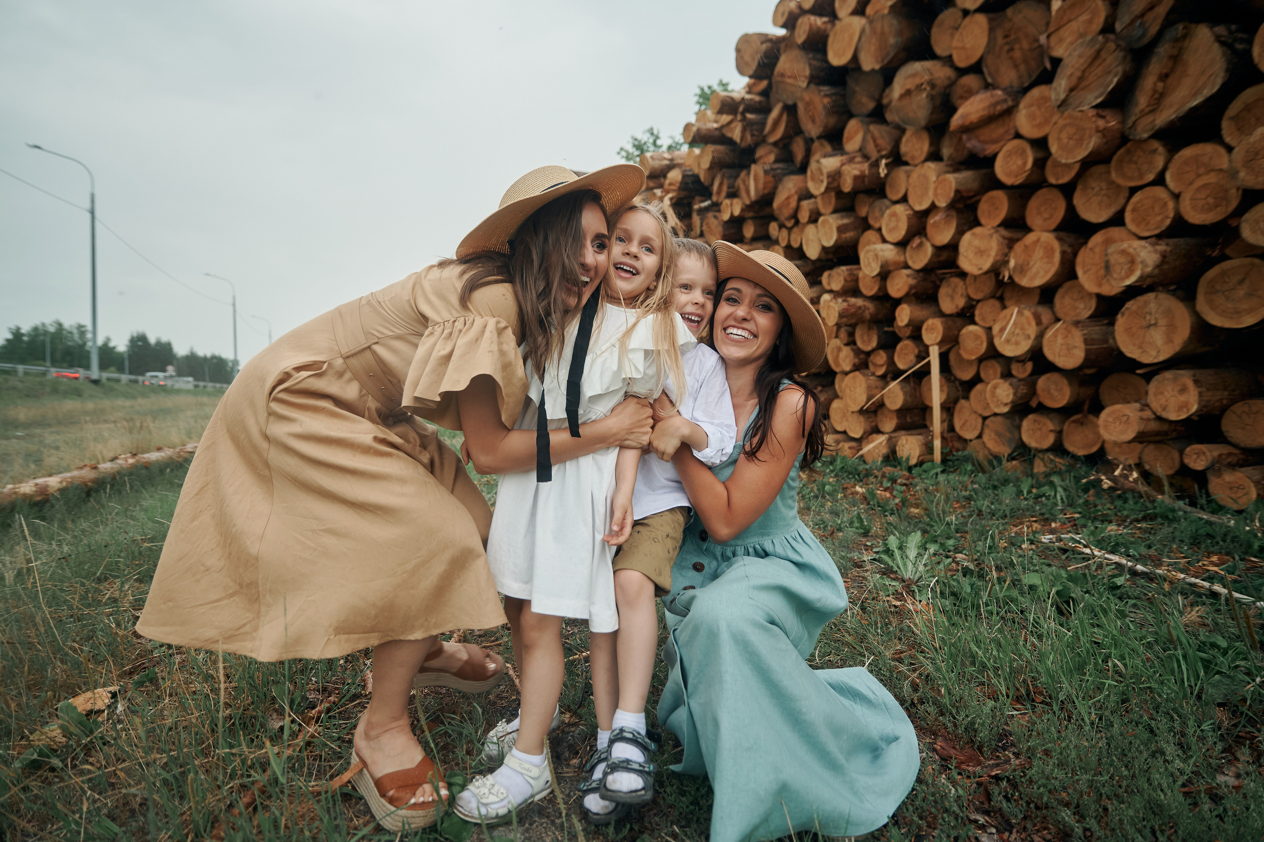 Настя и Марина с детьми. Семейный и репортажный фотограф Сергей Белягиин г. Екатеринбург