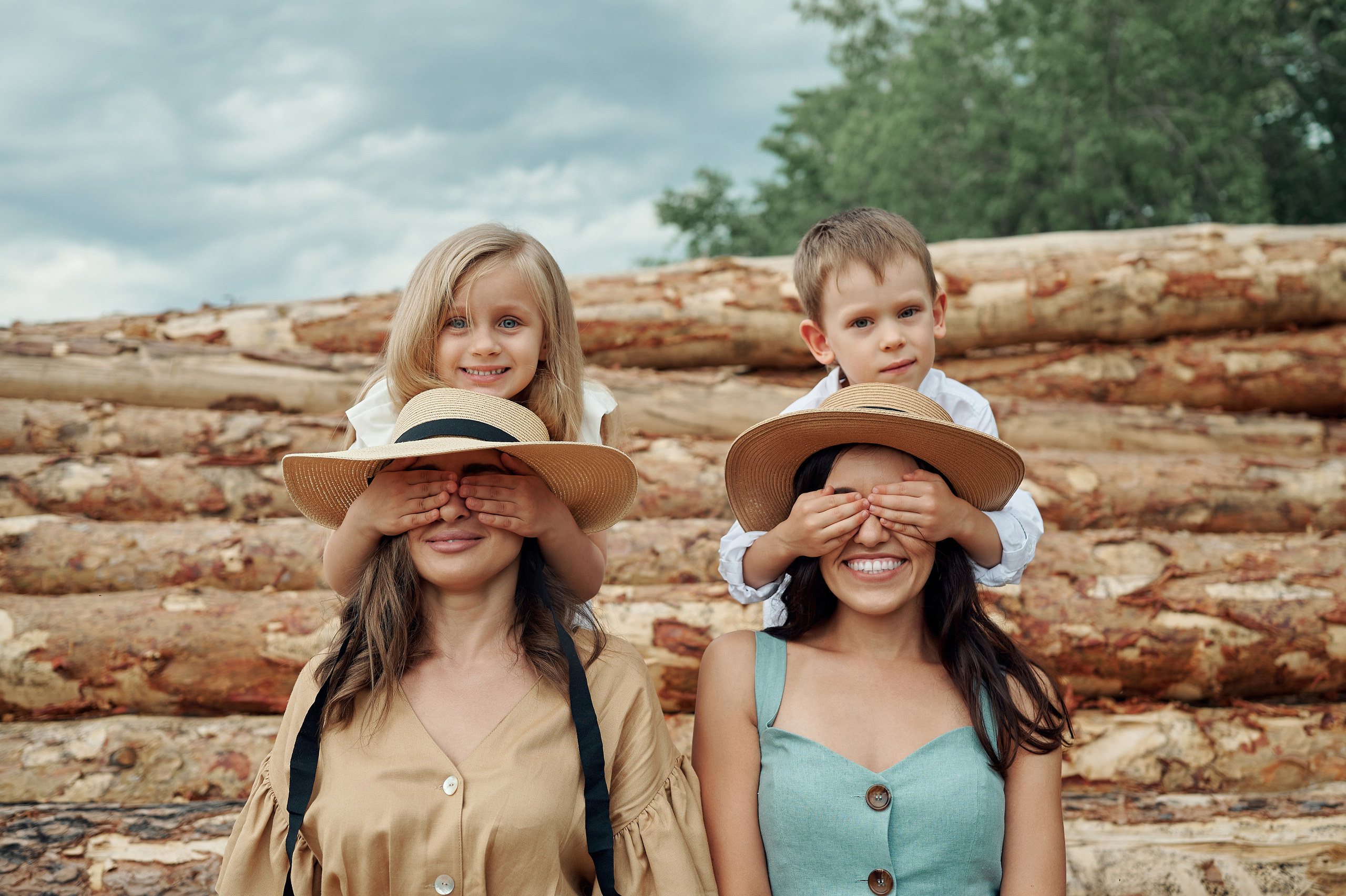 Настя и Марина с детьми. Семейный и репортажный фотограф Сергей Белягиин г. Екатеринбург