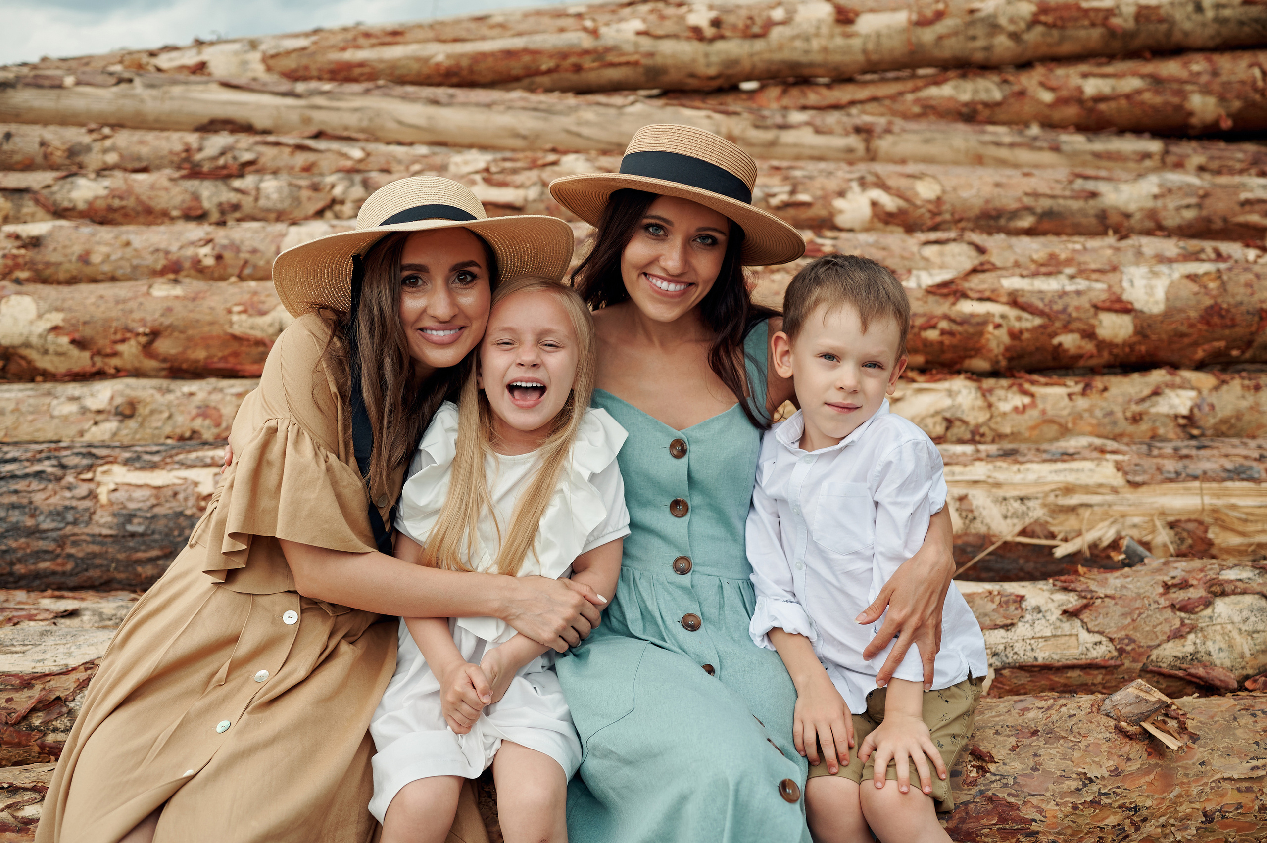 Настя и Марина с детьми. Семейный и репортажный фотограф Сергей Белягиин г. Екатеринбург