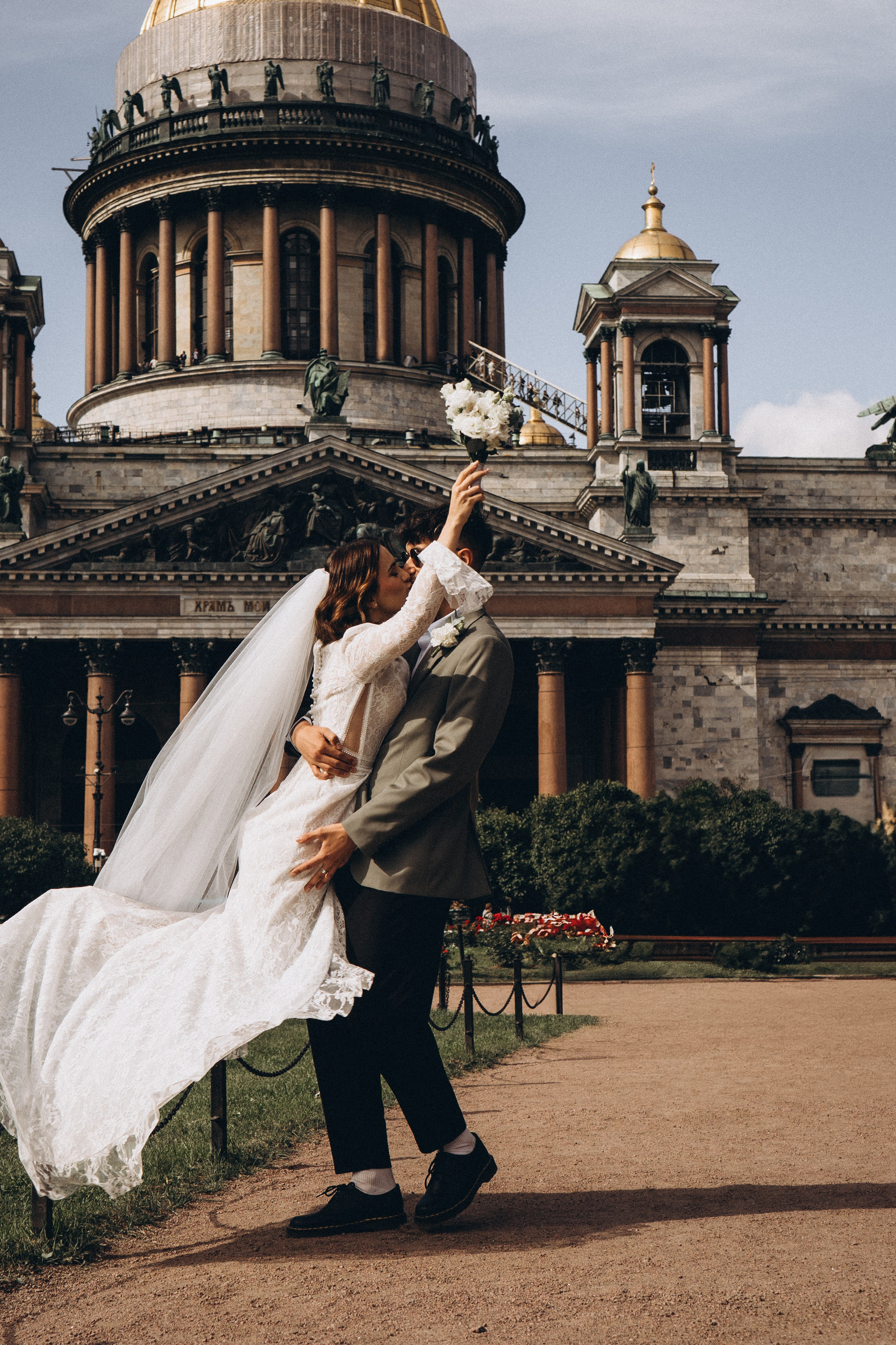 СВАДЕБНАЯ ПРОГУЛКА ВОЗЕ ИСАИКЕВСКОГО СОБОРА АСТОРИИ И ЗАКОНОДАЛЕТНОГО СОБРАНИЯ. Профессиональный фотограф, Санкт-Петербург — Виктория Богомолова