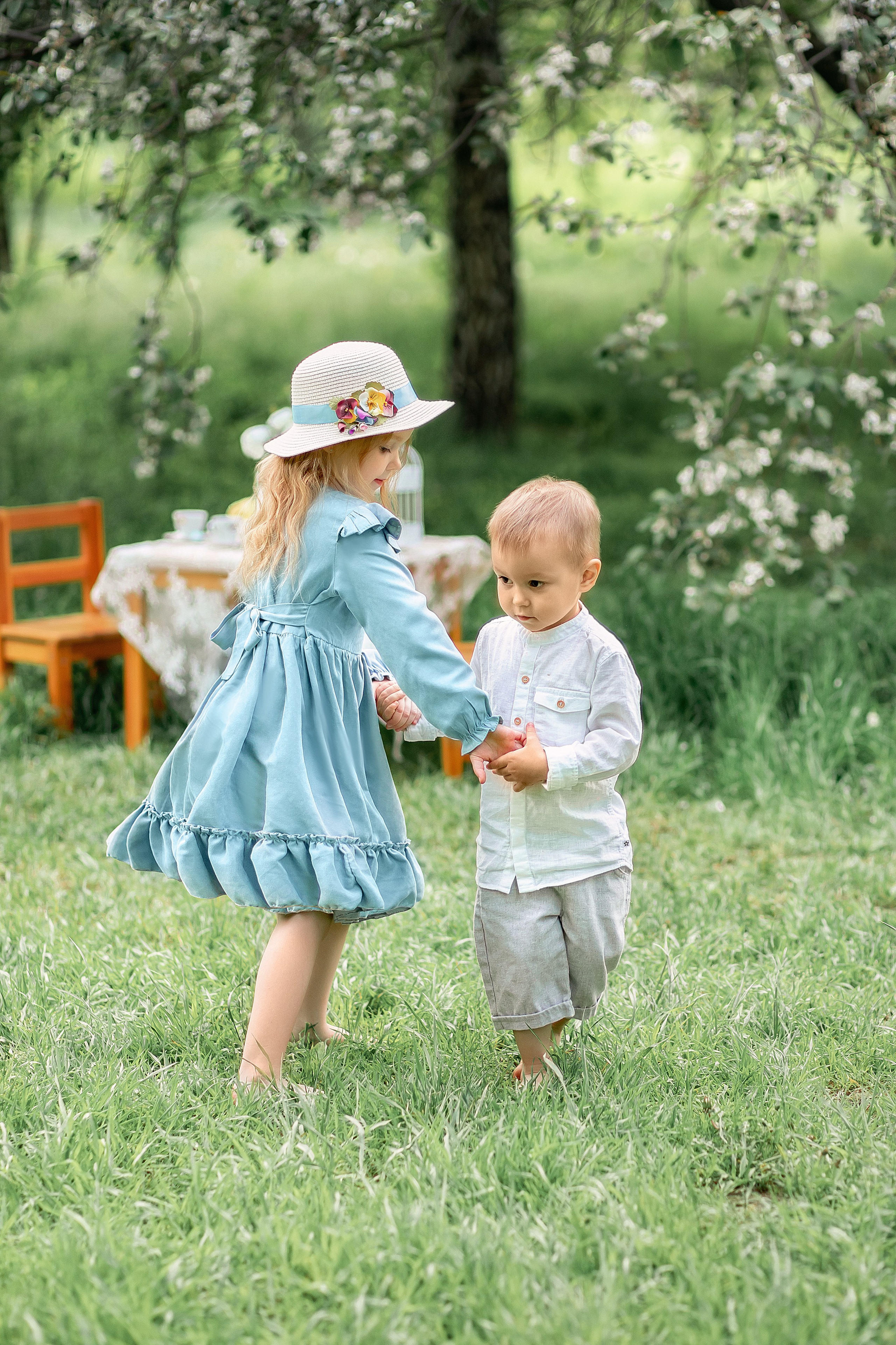 Чаепитие в саду. Детский и семейный фотограф в Красноярске Юлия Бирюкова