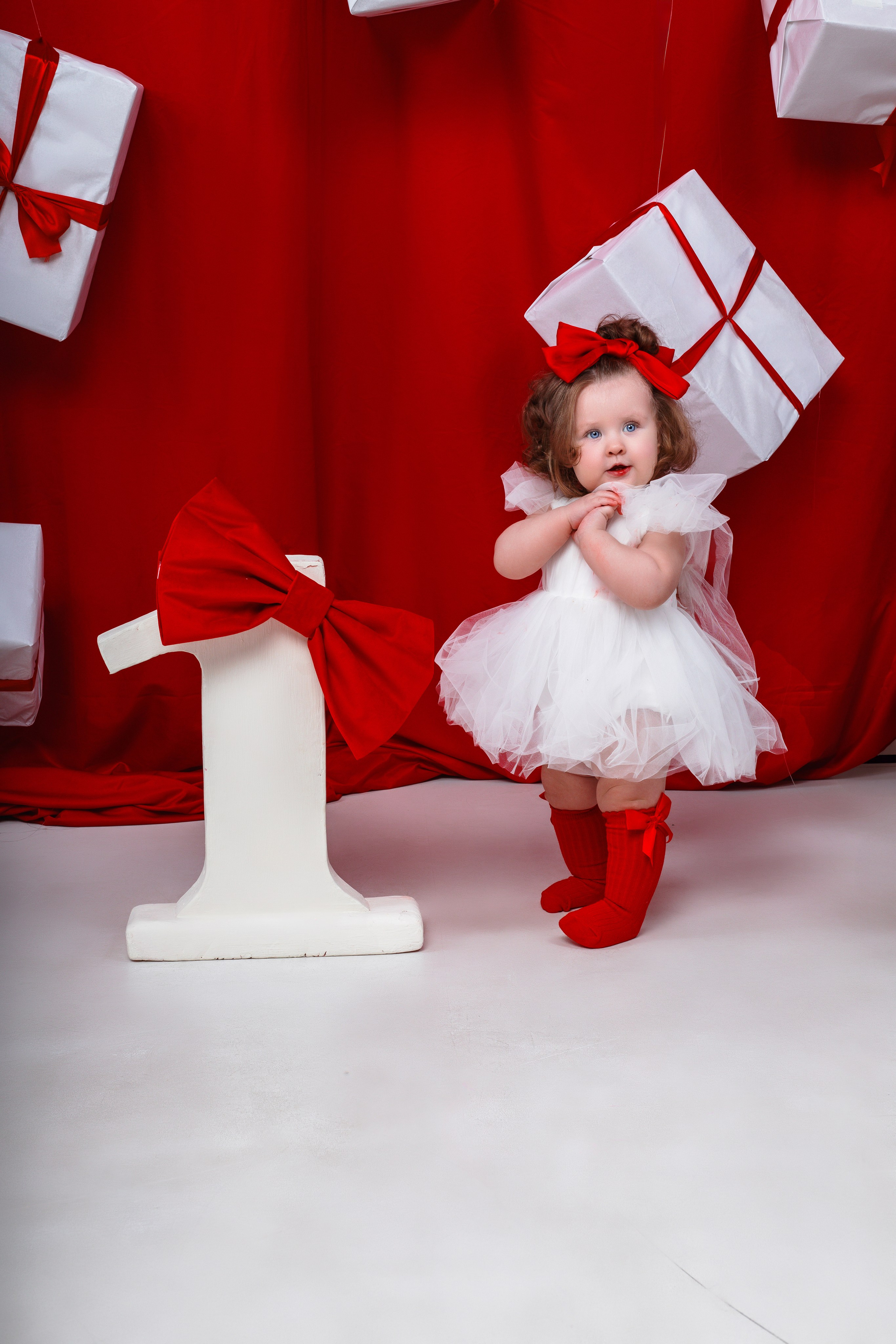 Профессиональная фотосессия на годик девочке в фотостудии в Сочи. Детский студийный фотограф Сочи