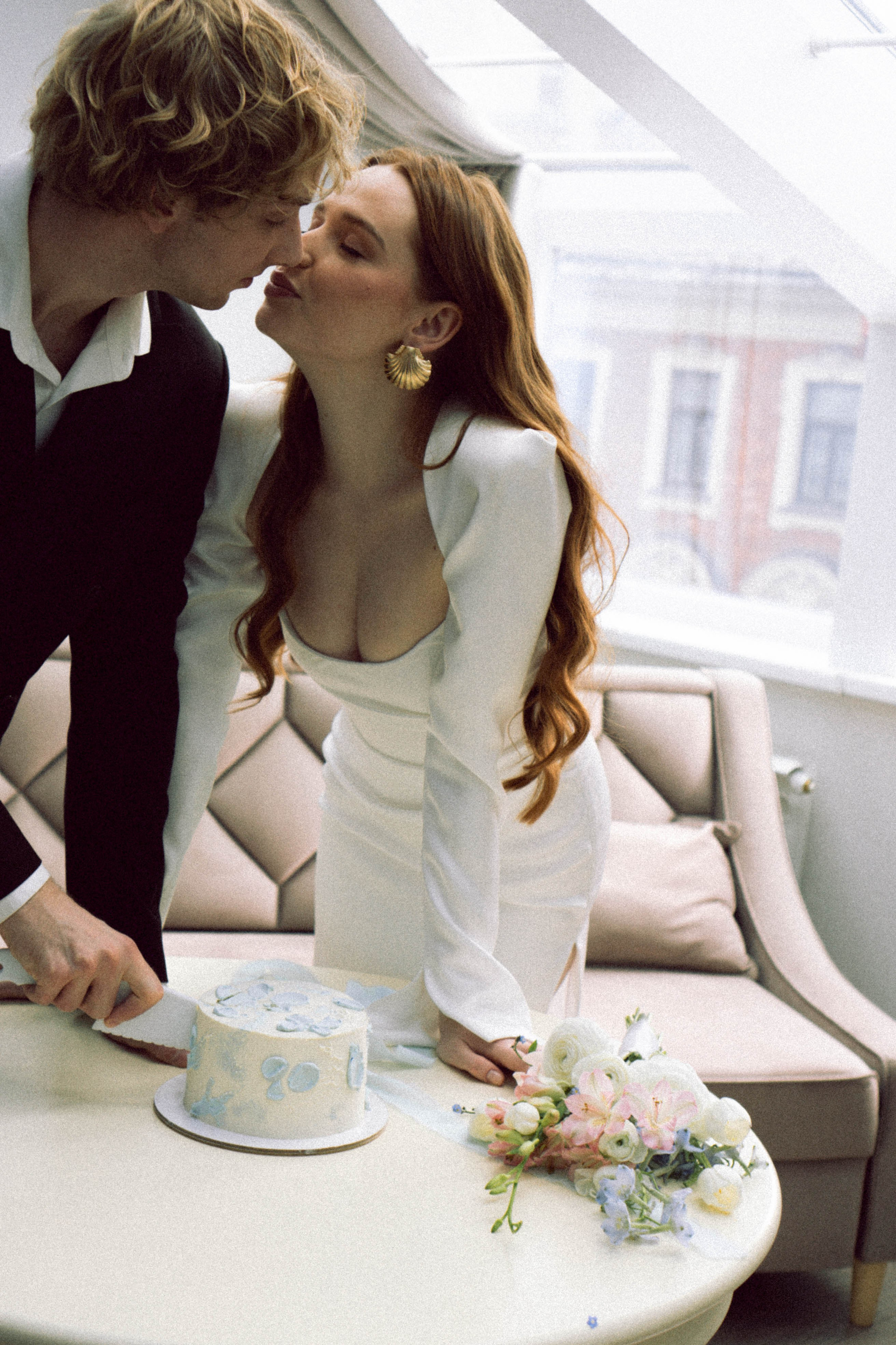 СВАДЕБНАЯ СЬЕМКА В ОТЕЛЕ. СБОРЫ ЖЕНИХА И НЕВЕСТЫ И ТАКЖЕ ТОР И ПОДГОТОВКА К ПРОГУЛКЕ. Профессиональный фотограф, Санкт-Петербург — Виктория Богомолова