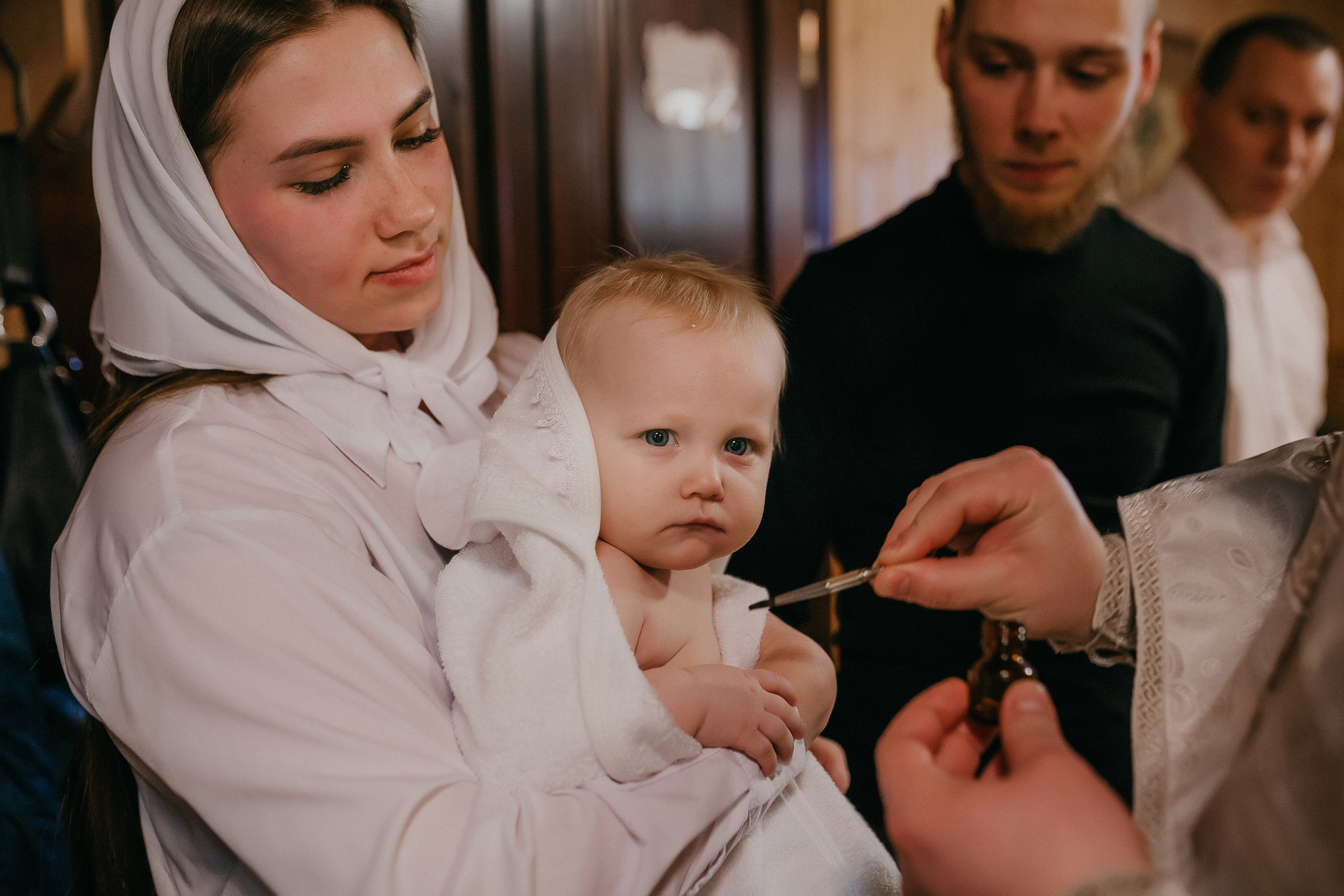 Крещение Виктории. Храм Симеона Верхотурского п.Барсово. Семейный фотограф в Сургуте