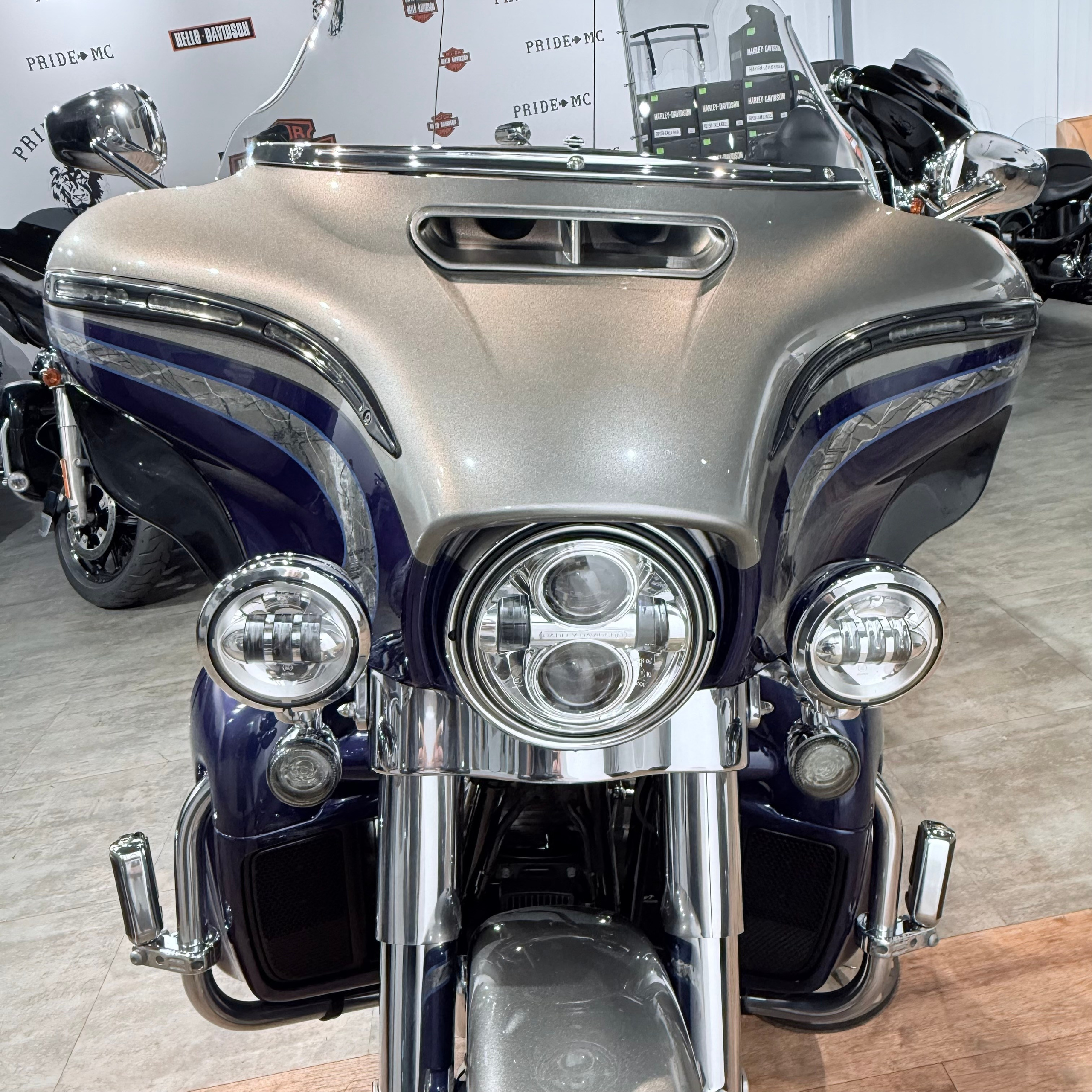 Мотоциклы Harley-Davidson 2016 CVO Limited 110 АВS Раlladium (Touring) — купить мотоцикл. Hello Davidson, Москва. Только хорошие мотоциклы…