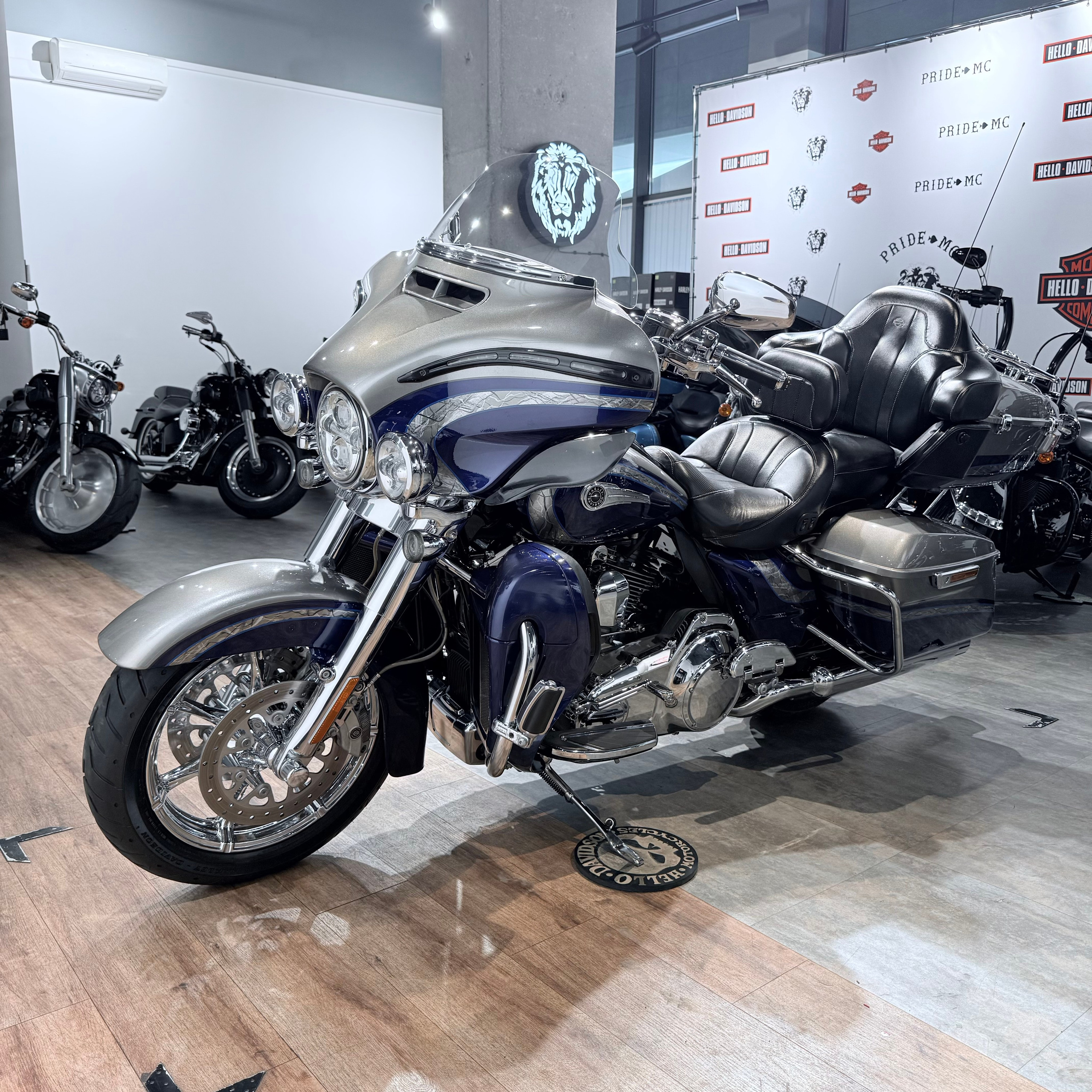 Мотоциклы Harley-Davidson 2016 CVO Limited 110 АВS Раlladium (Touring) — купить мотоцикл. Hello Davidson, Москва. Только хорошие мотоциклы…