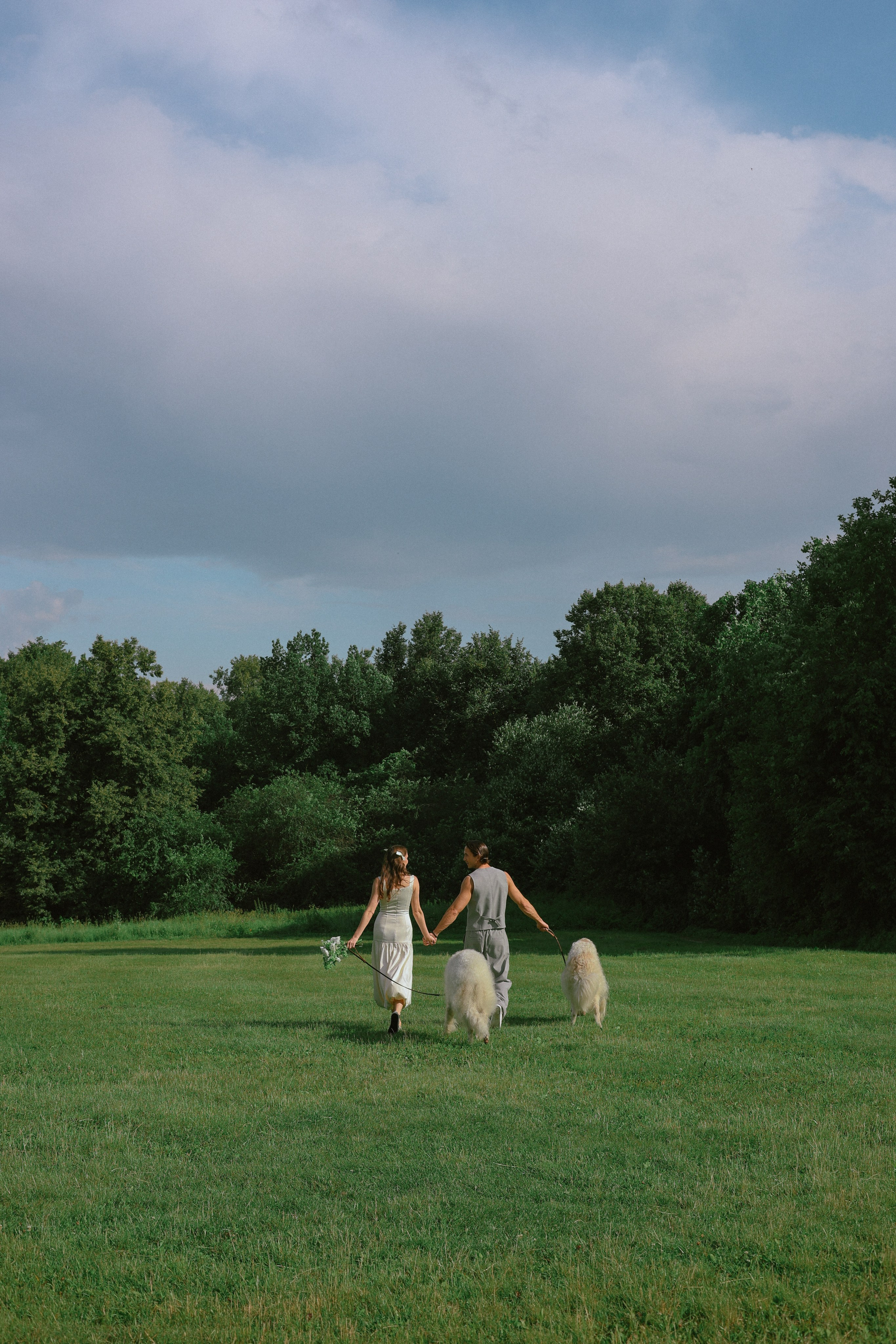 Дмитрий и Дарья. Свадебная прогулка в парке с собаками. Семейный и свадебный фотограф в Москве и области EVGENIA SAVI