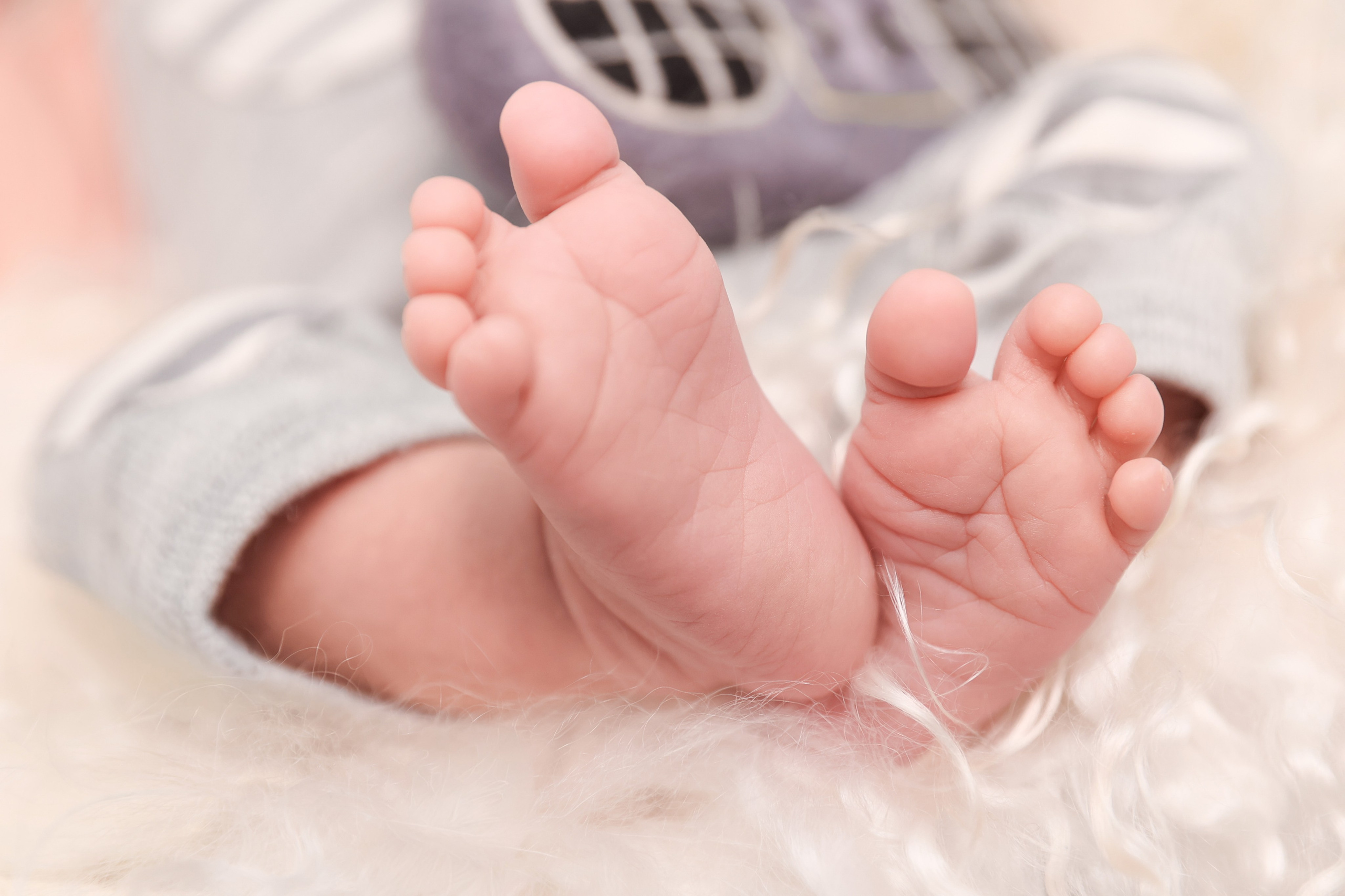 Илья. Здравствуйте, меня зовут Яна Страшкевич. Я фотограф новорождённых из Санкт-Петербурга