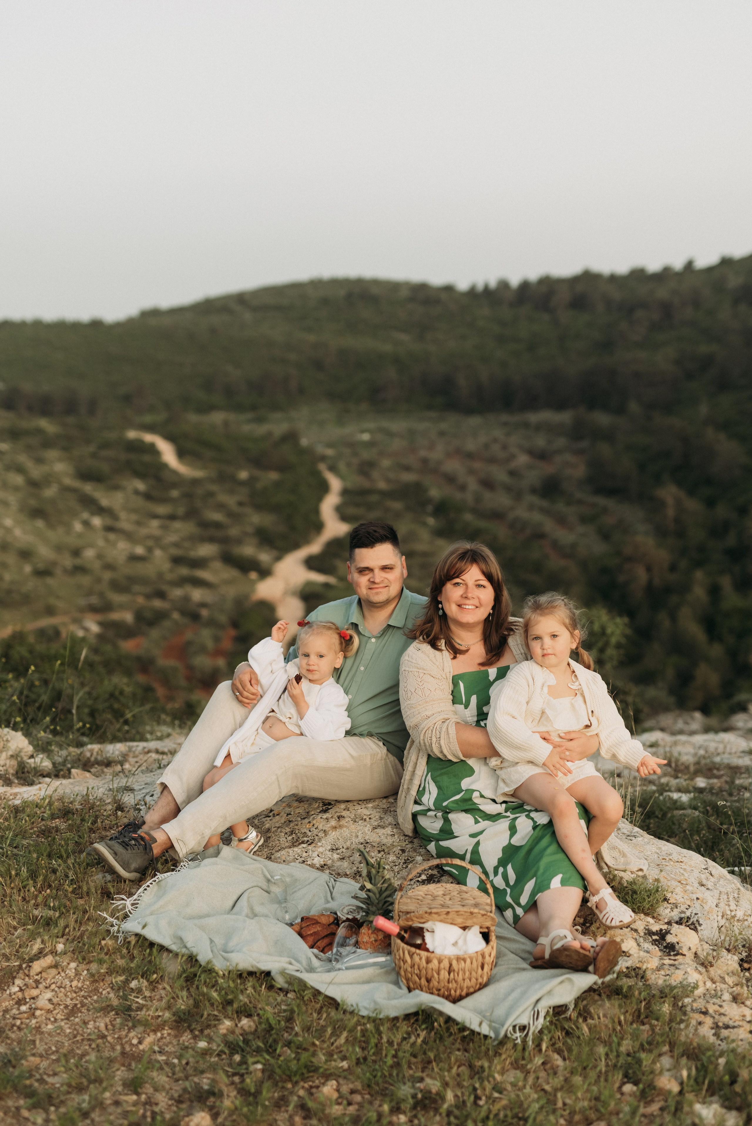 Family: Iryna, Vlad, Yasmin & Arina. Family photographer in Israel | Alesya Superfin