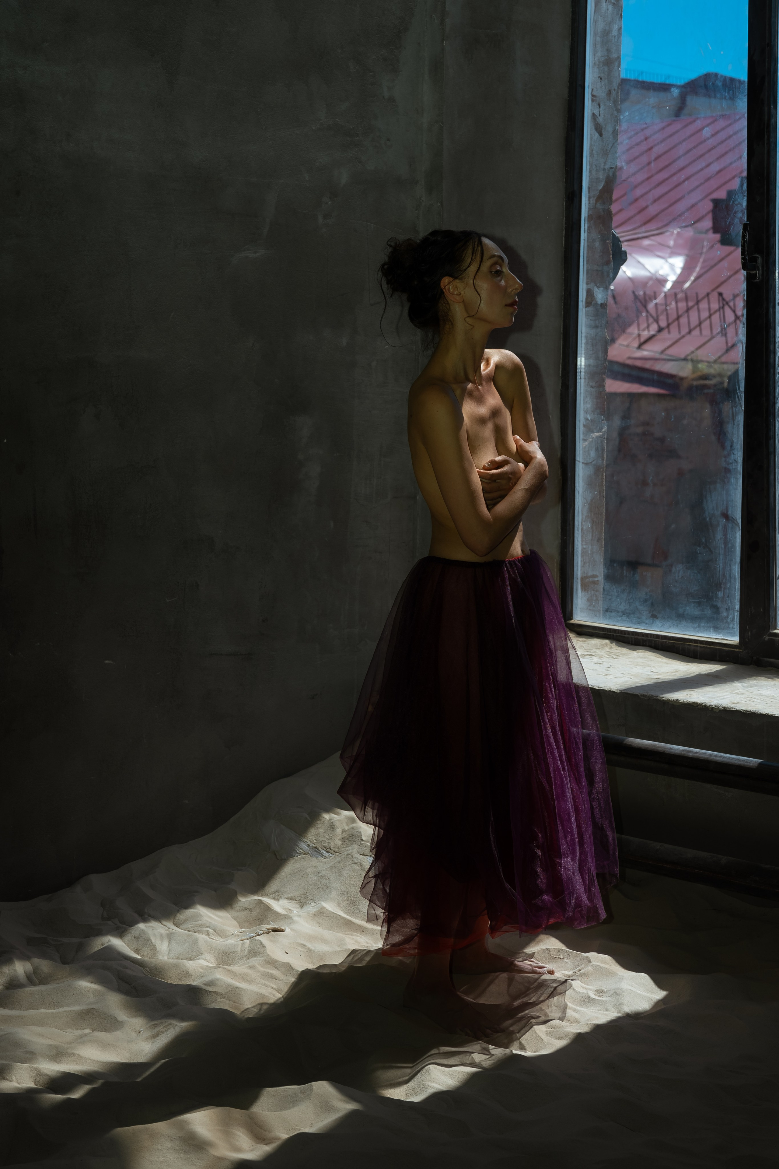 Filmed as part of a master class on artistic female portraiture by Anna Zakharova. St. Petersburg, 2024.