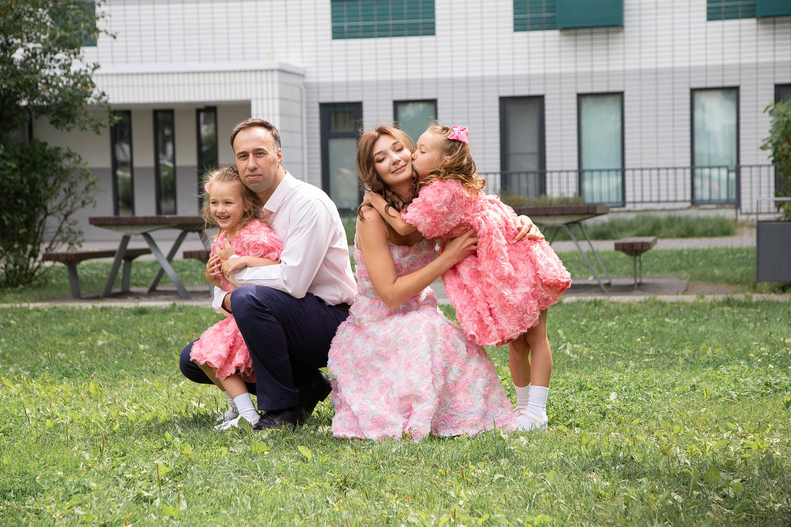 Репортажная съемка дня рождения сестер — живые эмоции праздника в Москве. Фотограф Анна Татаурова | Авторская фотосъемка в Москве