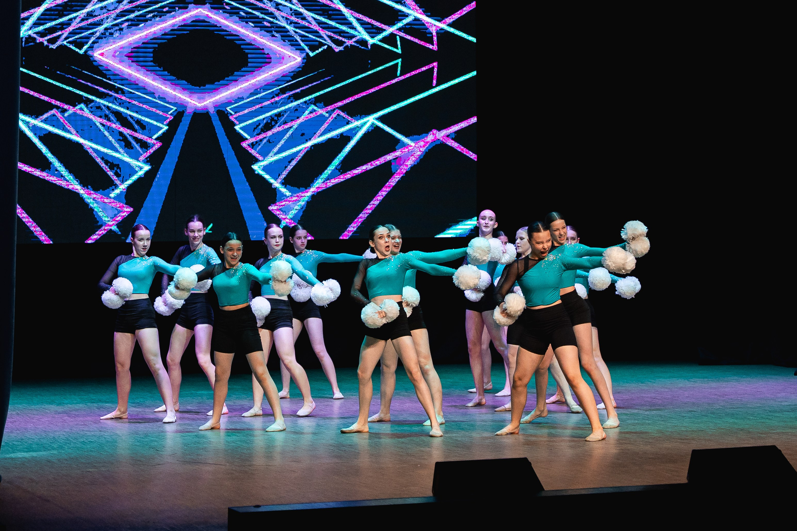 Отчётный концерт танцевально-спортивного клуба «PULSE». Портретный и репортажный фотограф в Воронеже: Анастасия Пузикова