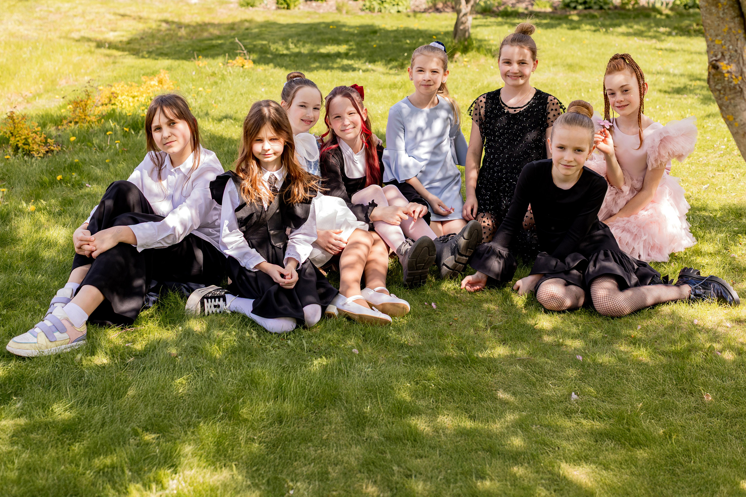 Выпускной в начальной школе на улице. Фотограф и видеограф Москва. Свадебный фотограф, видеограф. Выпускные альбомы. Оживающие альбомы