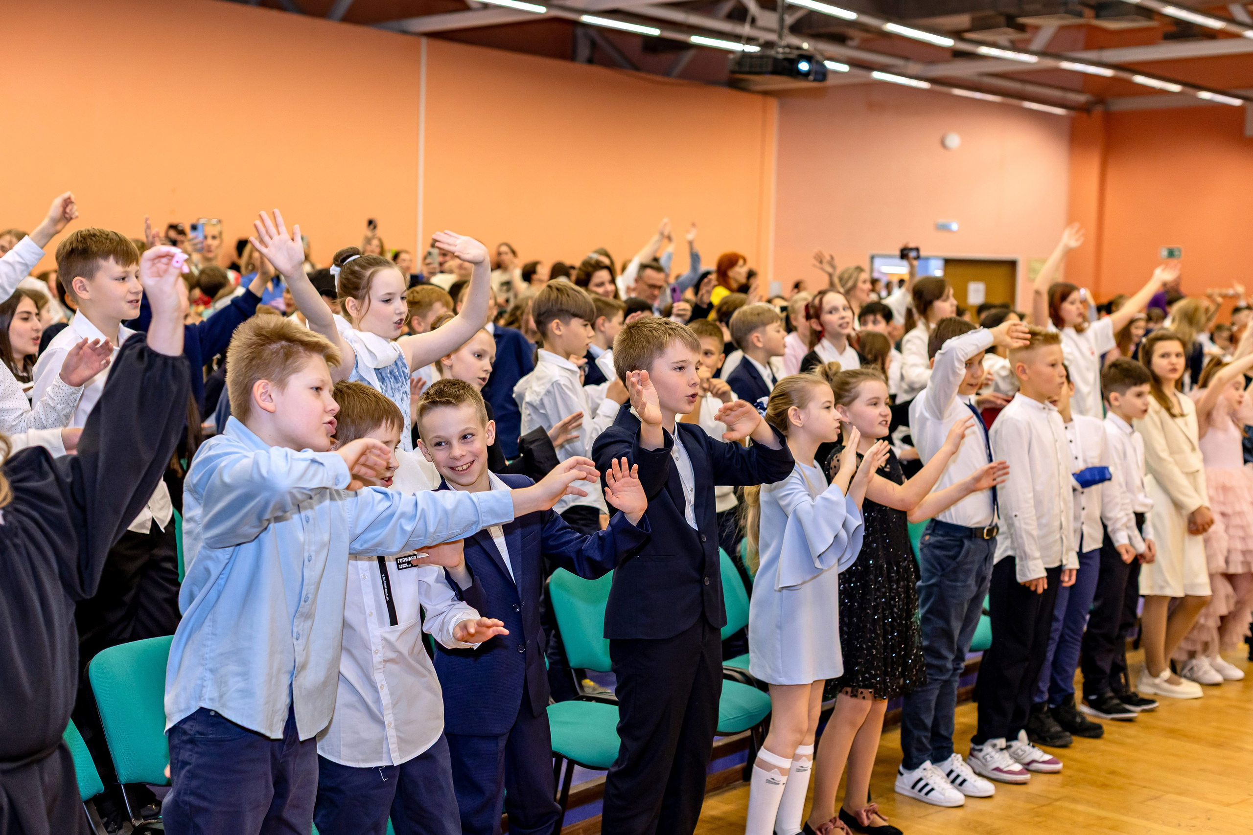 Выпускной праздник в начальной школе. Фотограф и видеограф Москва. Свадебный фотограф, видеограф. Выпускные альбомы. Оживающие альбомы