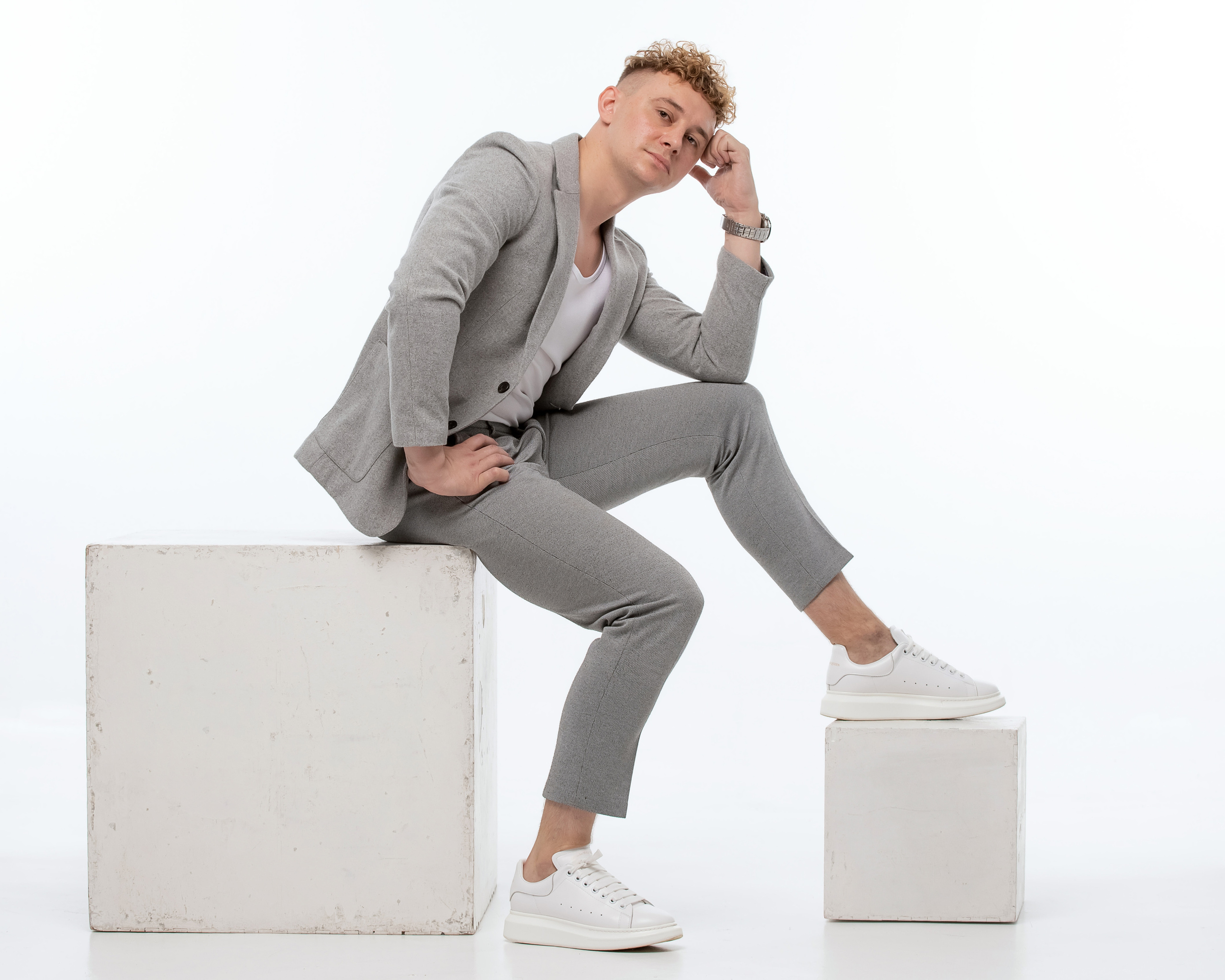 Фотосессия в студии с фоном в СПб