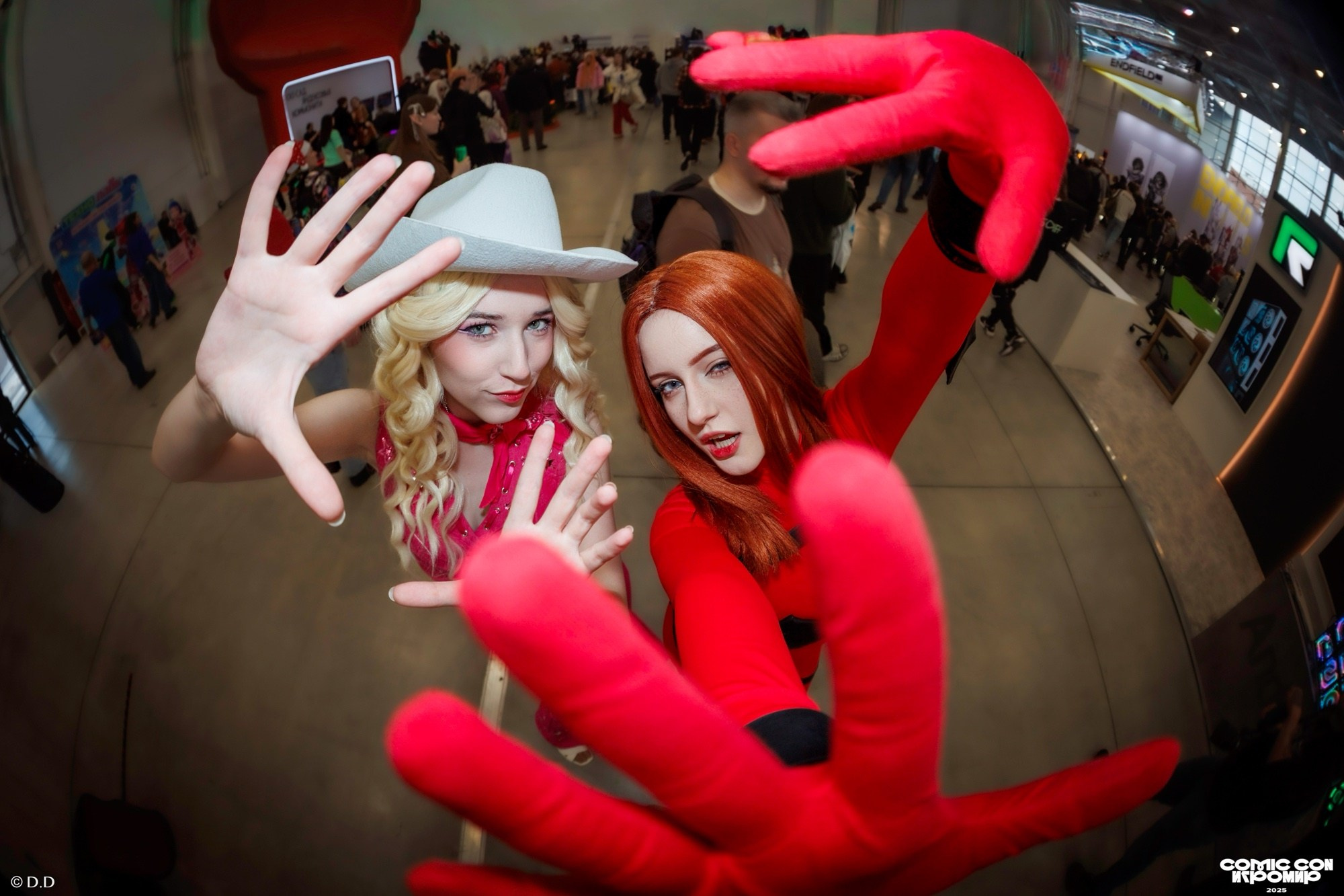 Comic Con Игромир 2025. Различные мероприятия и просто фотографии людей