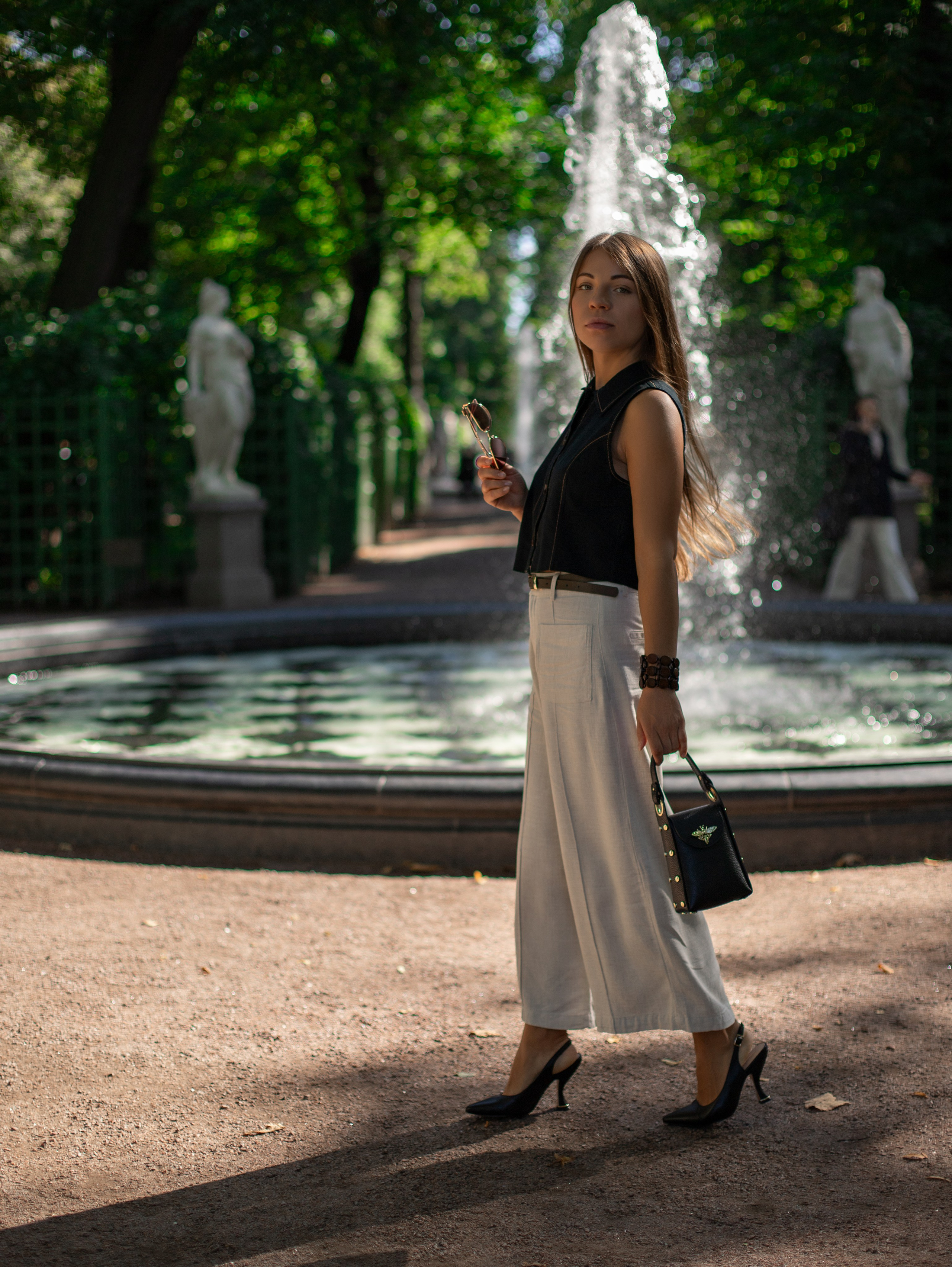 Прекрасная Яна в Летнем саду. Семейный фотограф в Санкт-Петербурге Ирина Иванова