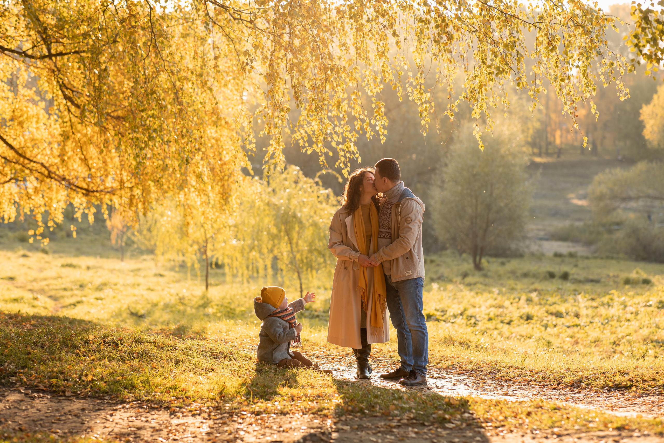 Софья и Василиса в заснеженном парке. Женский семейный фотограф Тула Москва Захарова Анна