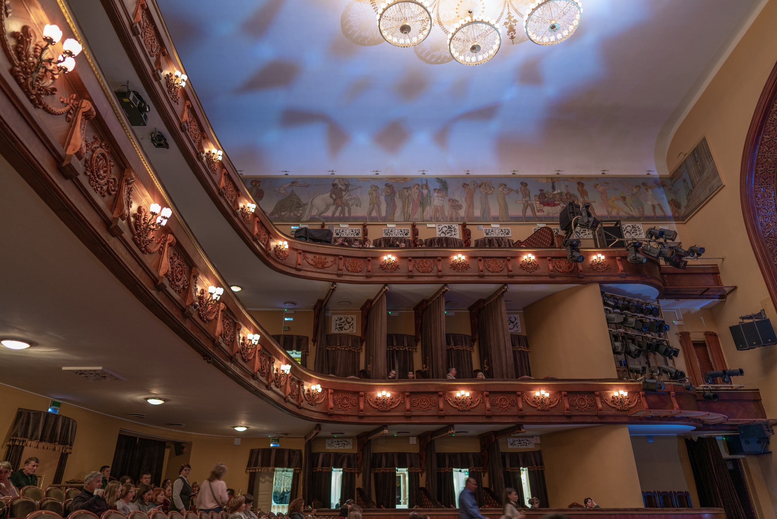 Ярославль. ПОБУДЬ ЗДЕСЬ И ЦЕЛЕЕ БУДЕТ ЭТОТ МИР