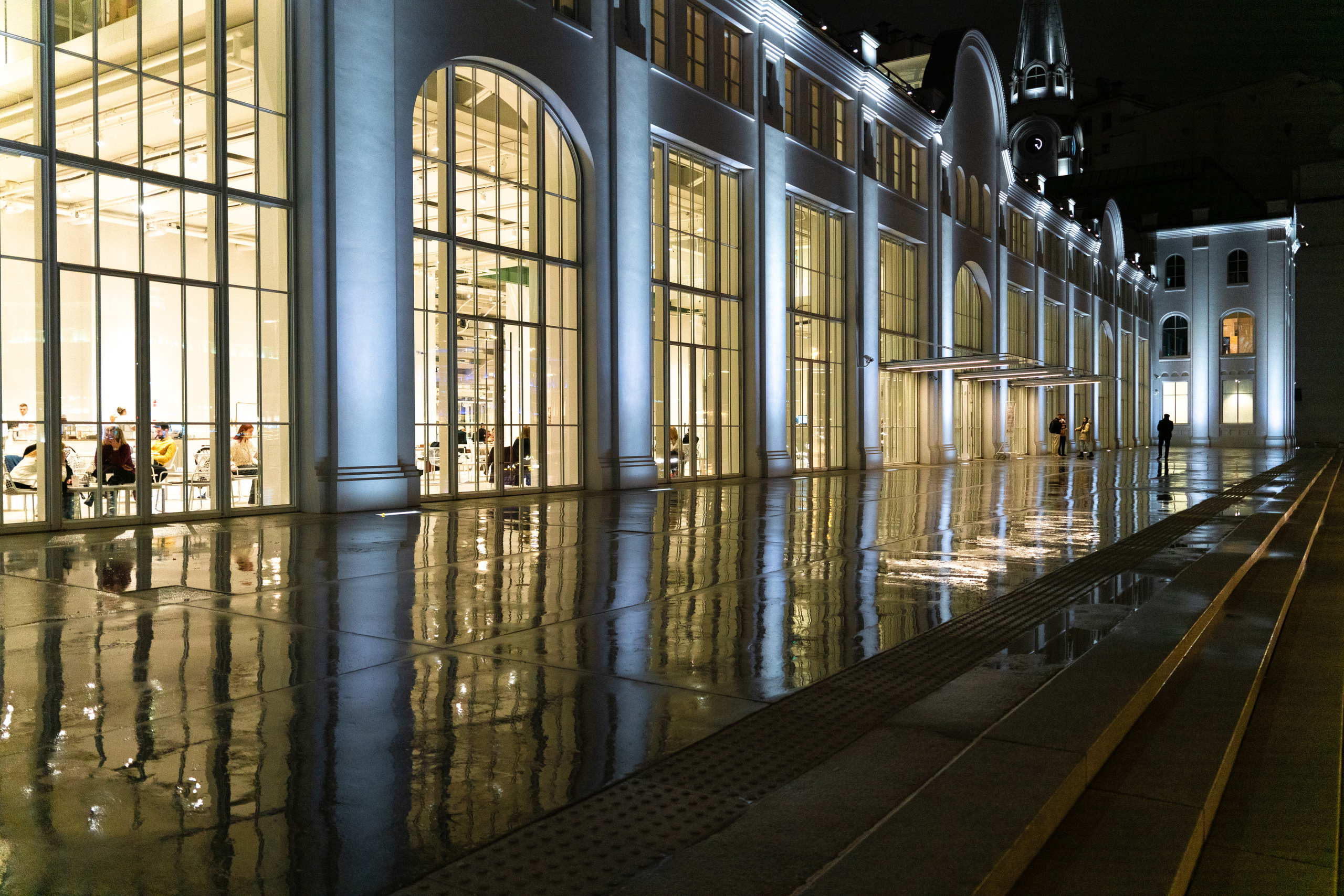 МОСКВА. ПОБУДЬ ЗДЕСЬ И ЦЕЛЕЕ БУДЕТ ЭТОТ МИР