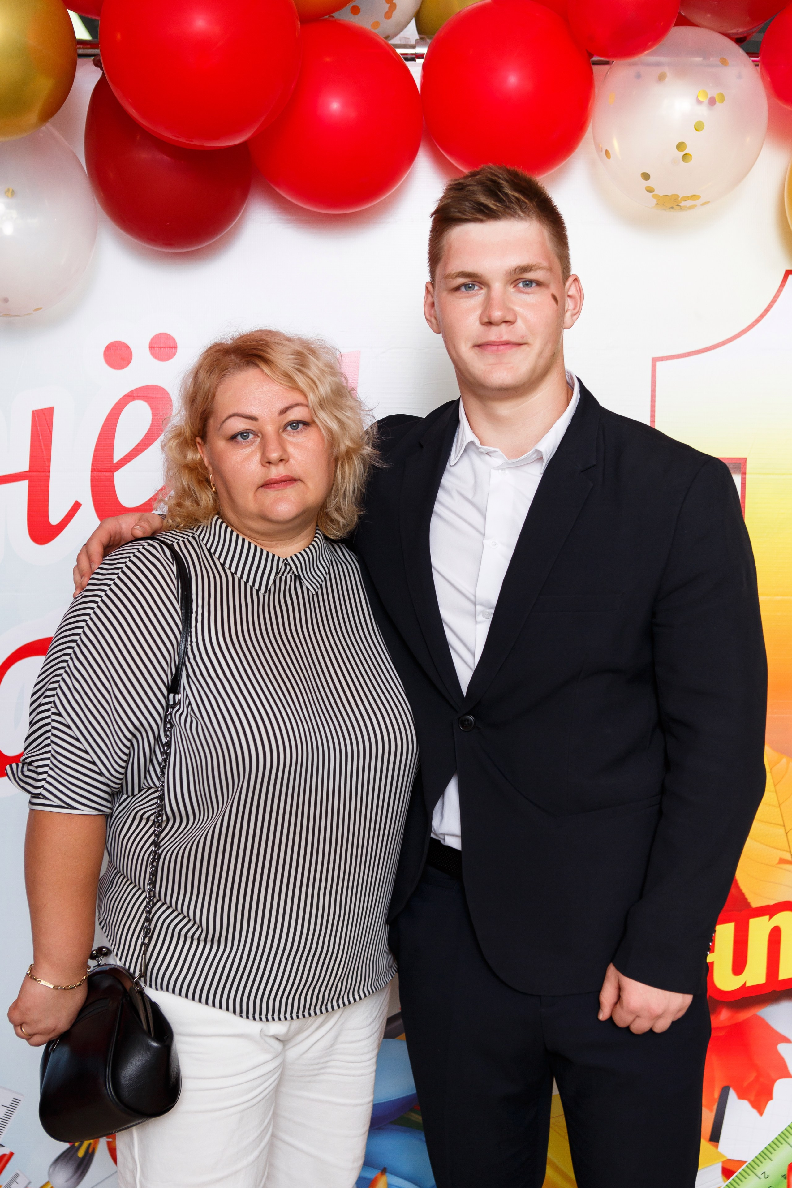 1 СЕНТЯБРЯ 2024 ГОДА — 9 ШКОЛА — ФОТОСЕССИЯ С РОДИТЕЛЯМИ. Профессиональный фотограф в Мценске и Орловской области