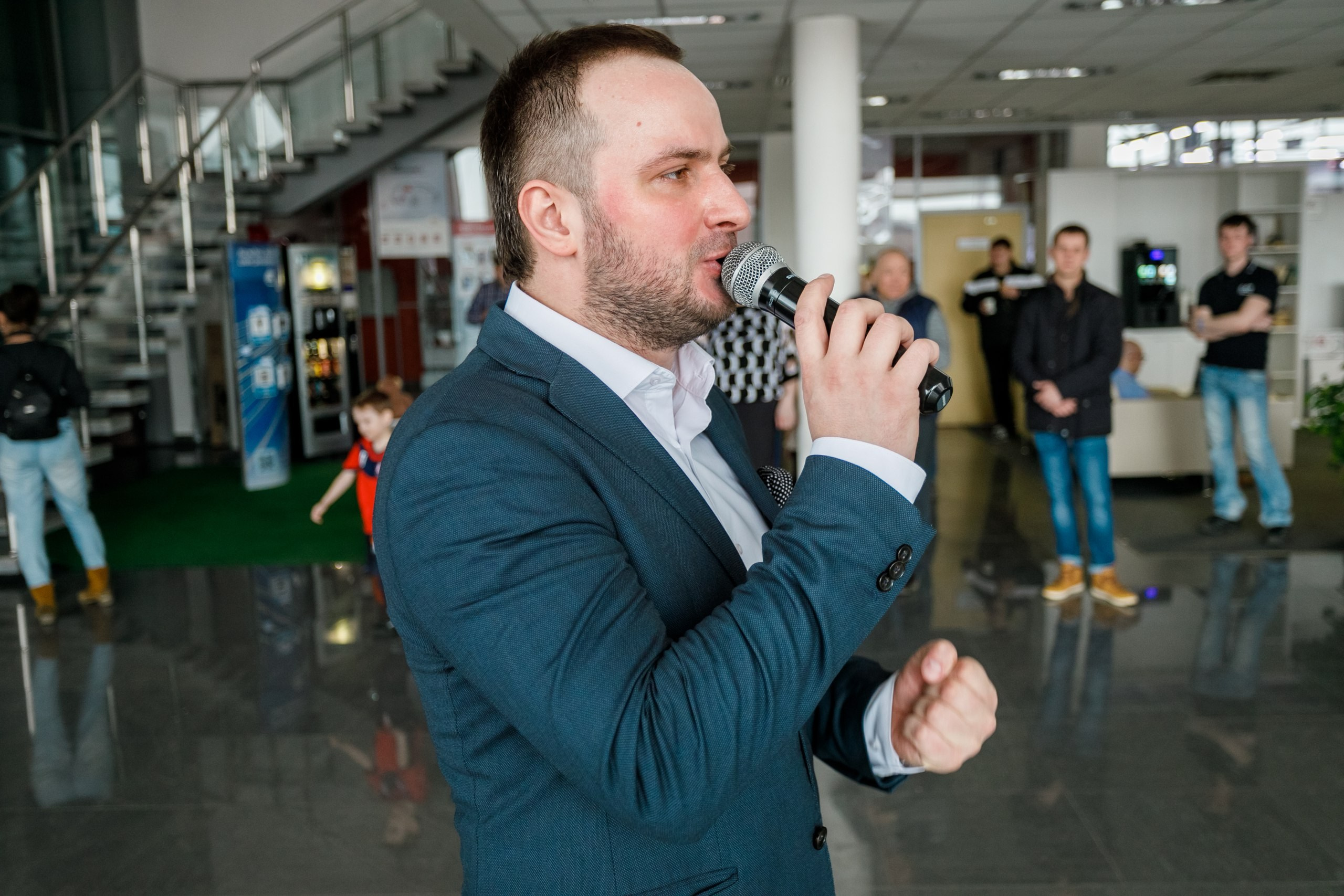Розыгрыш билетов на ЧМ по футболу FIFA @ Киа Центр. Репортажный фотограф Максим Полянский. Москва, Санкт-Петербург, Красноярск