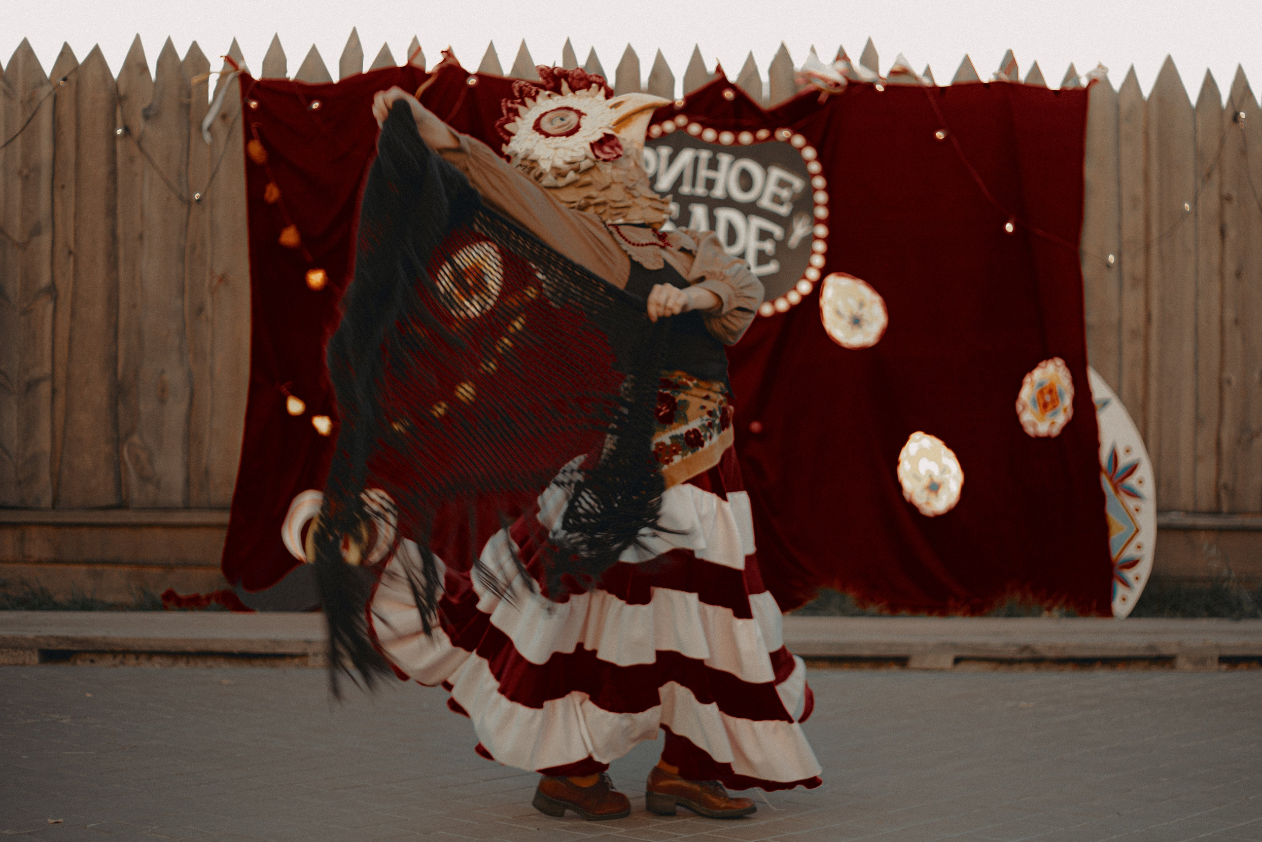 Спектакль «Куриное кабаре» от Свободного молодежного театра | Тобольск. Арт-фотограф Крис Л. в Тобольске: портрет, семейные, свадьбы