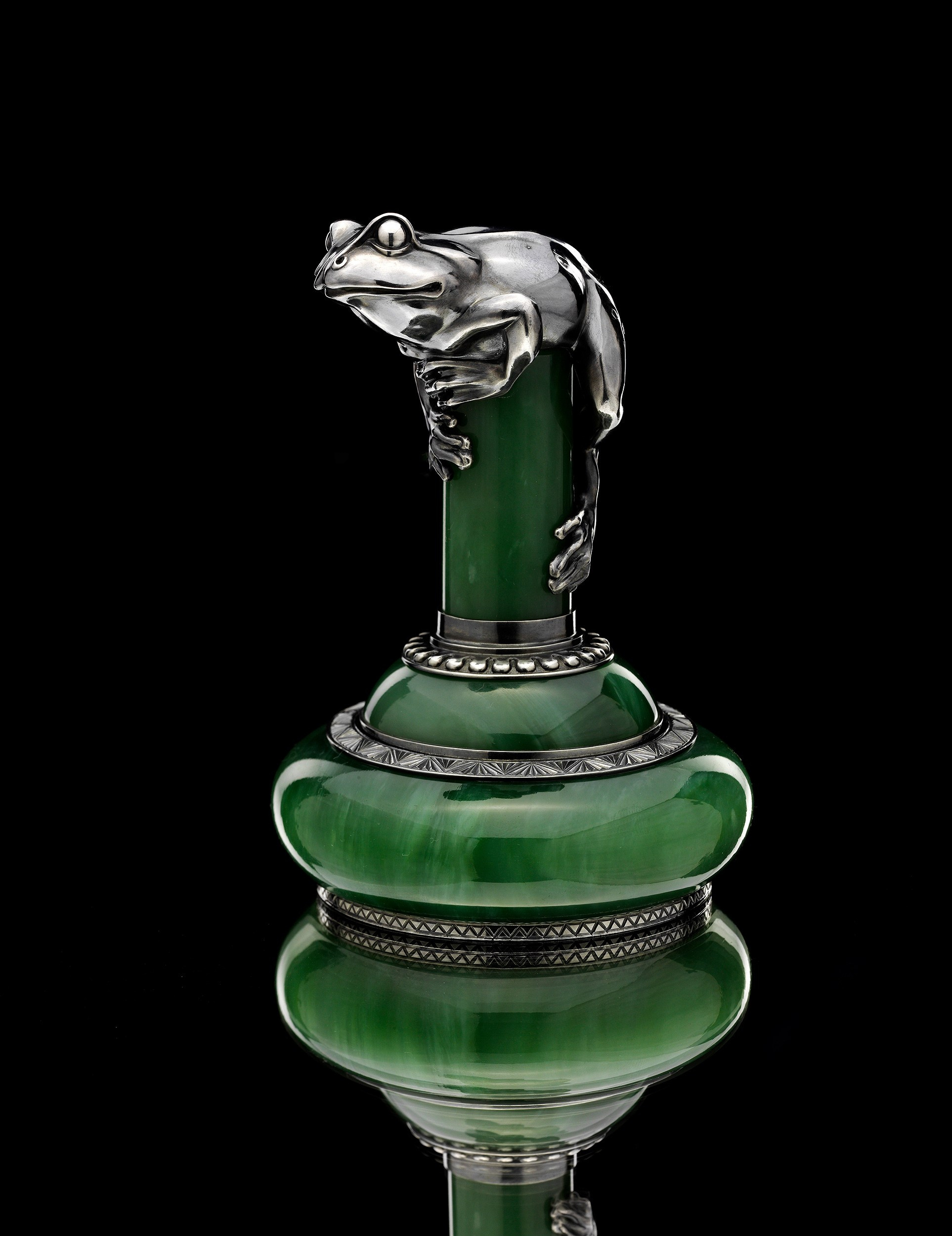 Камнерезные изделия. Предметная фотосъемка антиквариата, ювелирных украшений, камнерезных изделий, картин, предметов искусства и коллекционных предметов