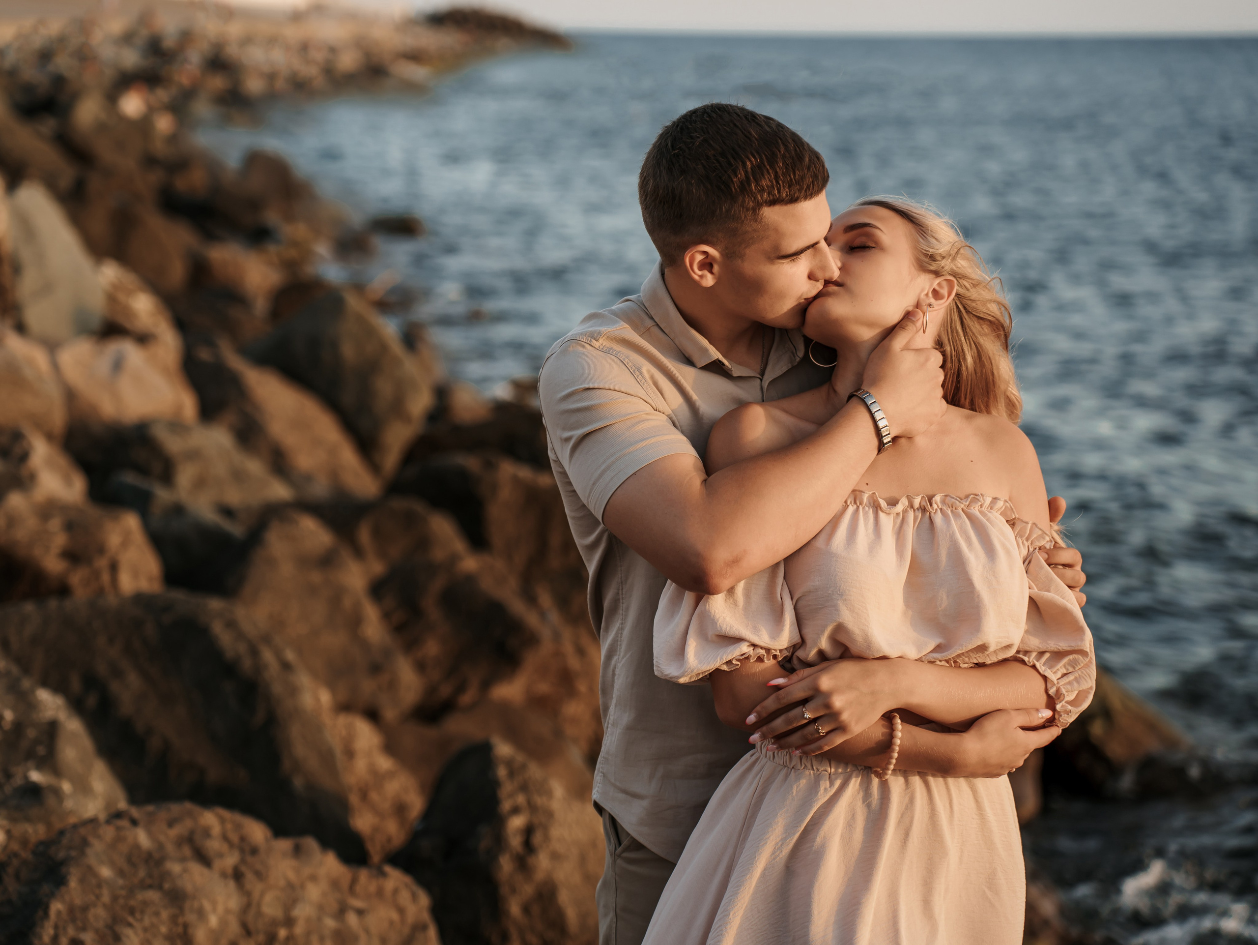 Лав стори фотосессия у моря и в горах в Сочи, Адлере и Красной Поляне. Алина Бернд — свадебный и индивидуальный фотограф в Сочи и Адлере