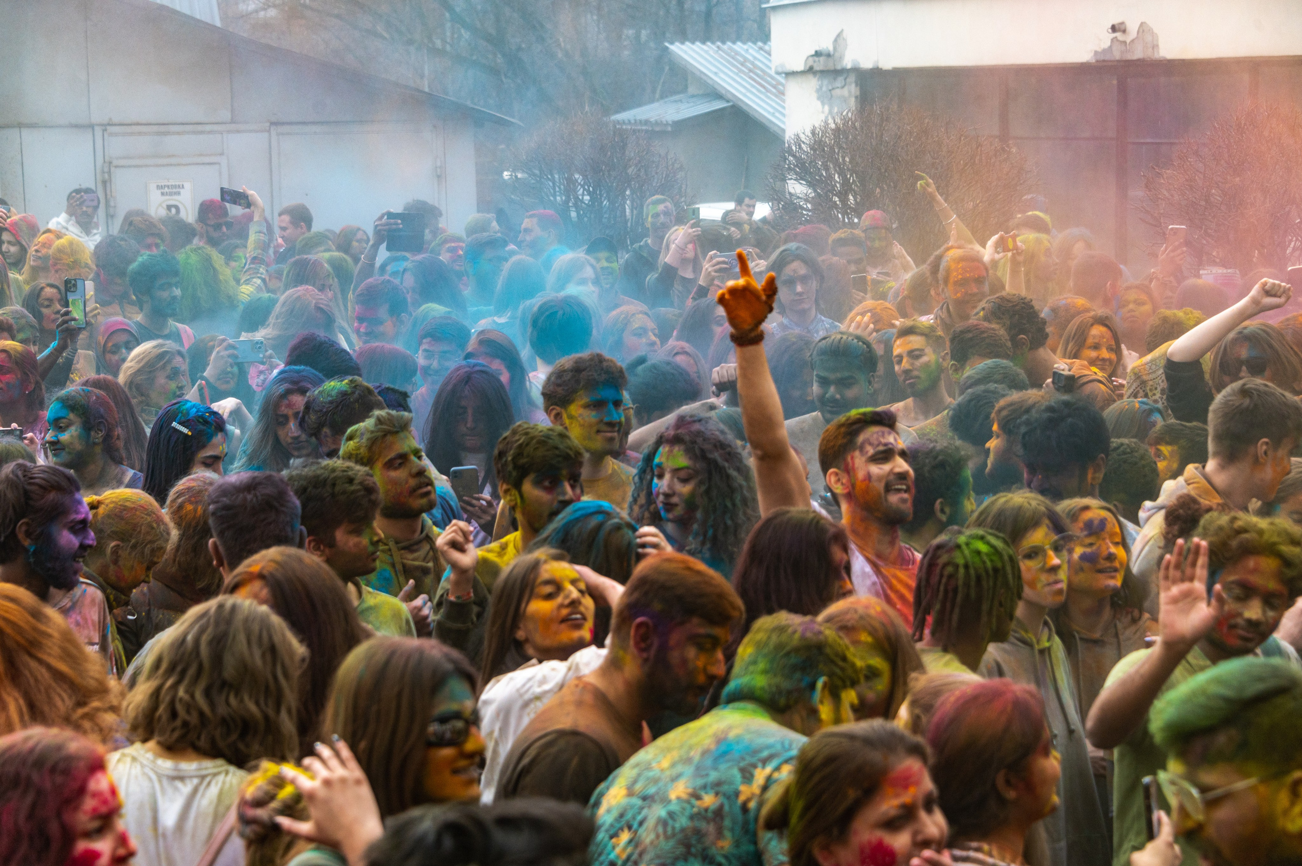 Праздник Холи в Москве. Фотограф Роман Адлер