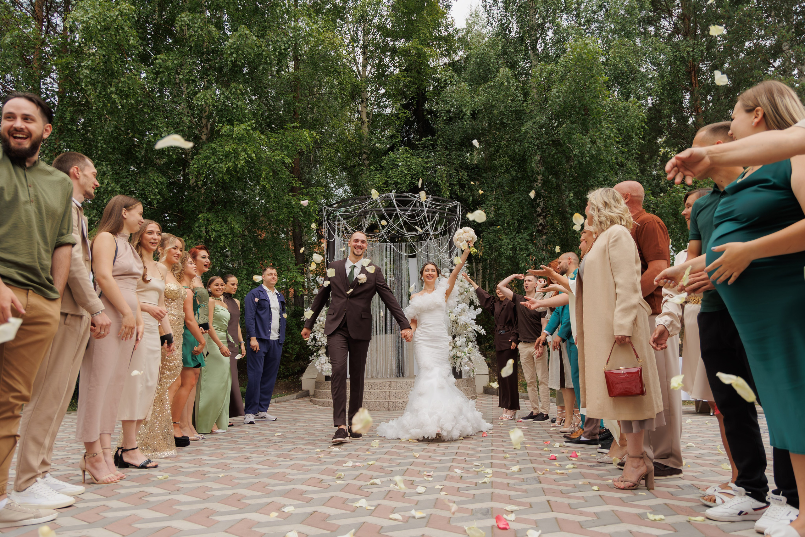 гости на свадьбе