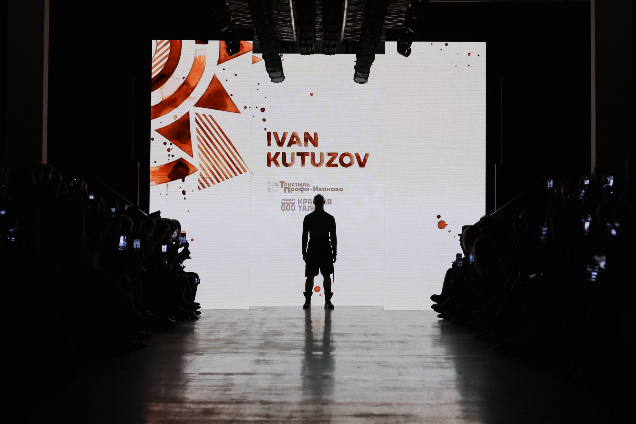 Показ IVAN KUTUZOV — Moscow Fashion Week 18/03. Jane Kudryavtseva — Репортажный и портретный топ фотограф Москва