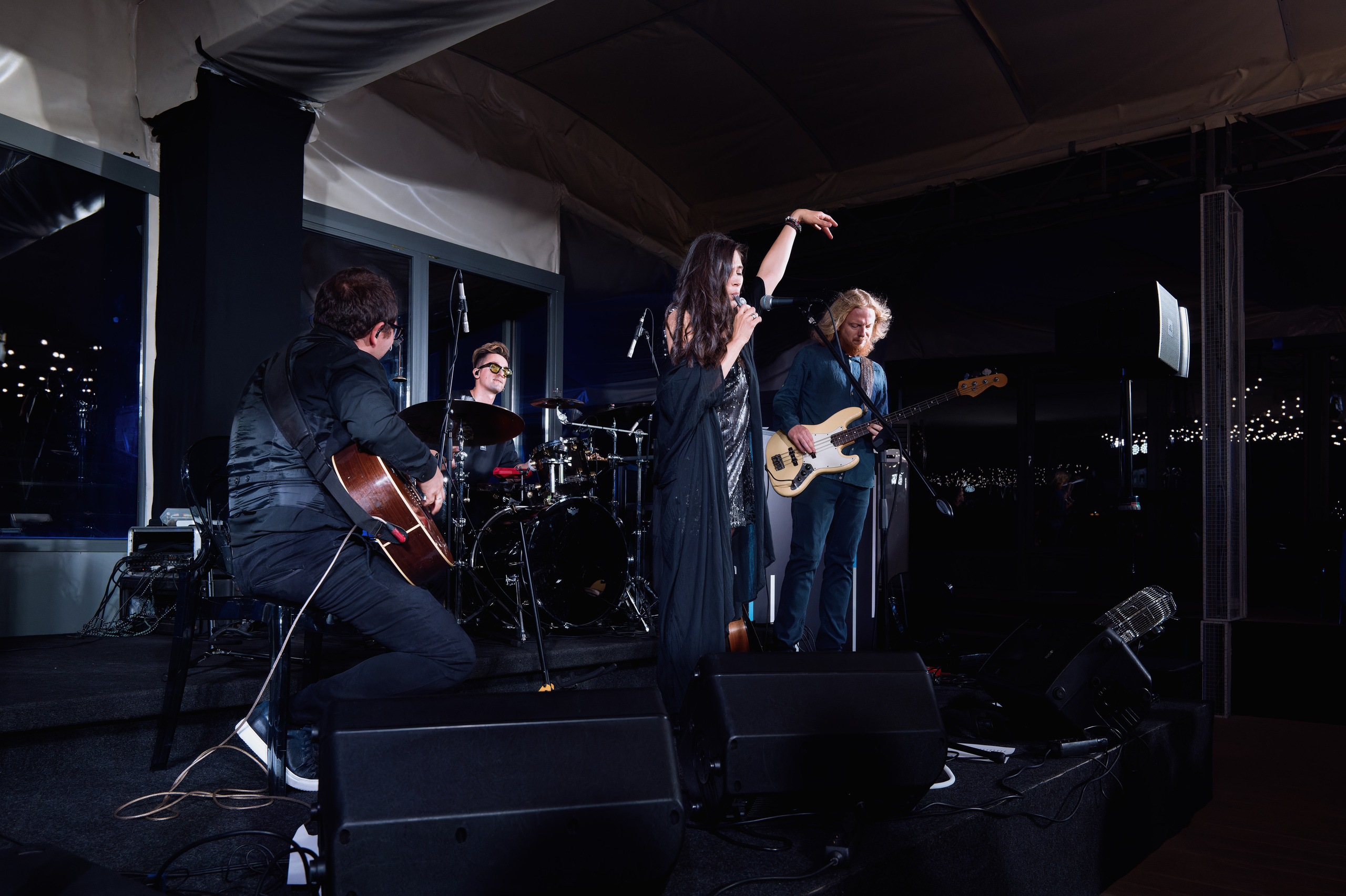 Женя Любич — концерт 3 сентября 2023 года на крыше Omega RoofTop. Сайт фотографа Сергея Абрамова