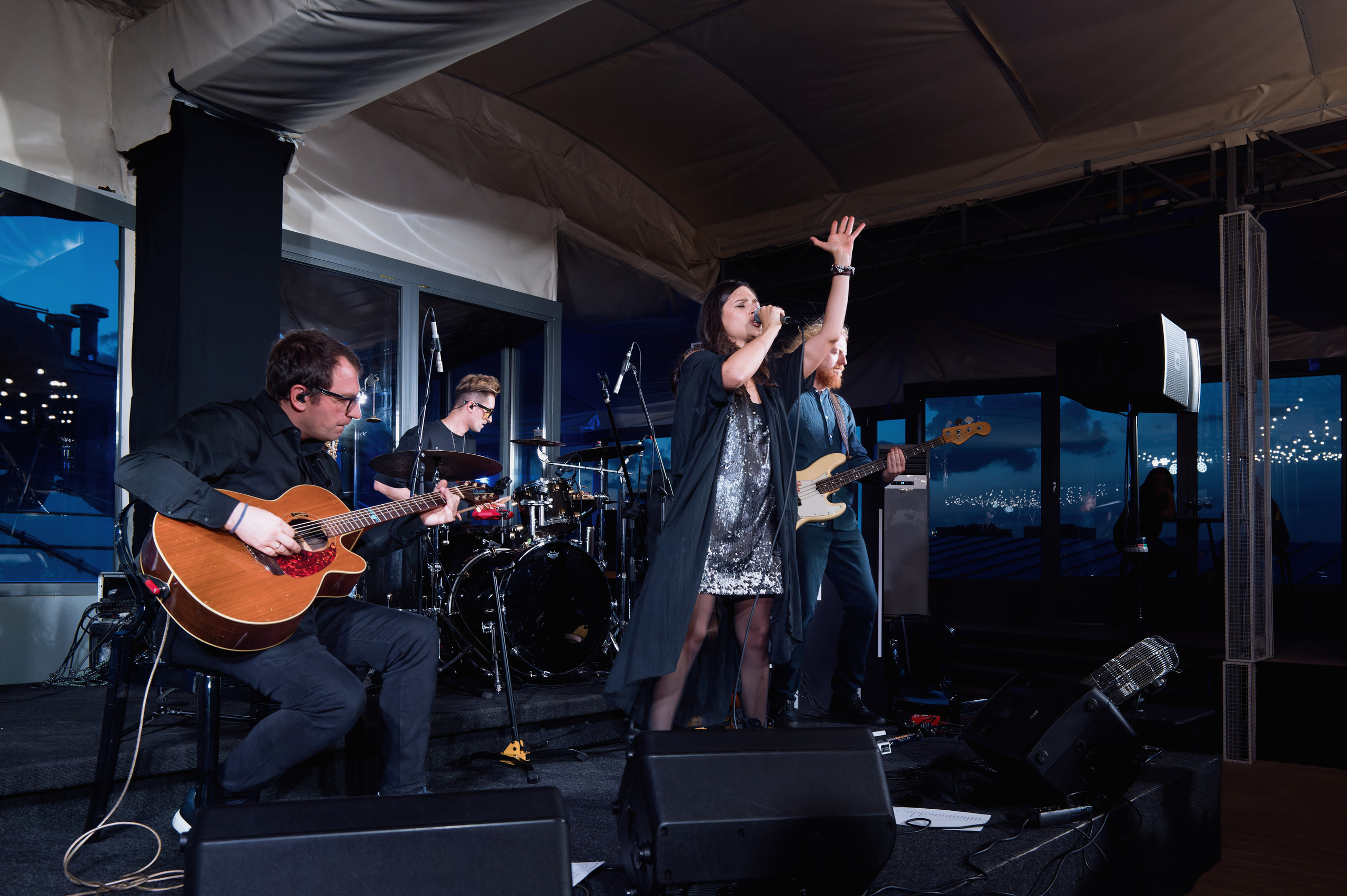 Женя Любич — концерт 3 сентября 2023 года на крыше Omega RoofTop. Сайт фотографа Сергея Абрамова