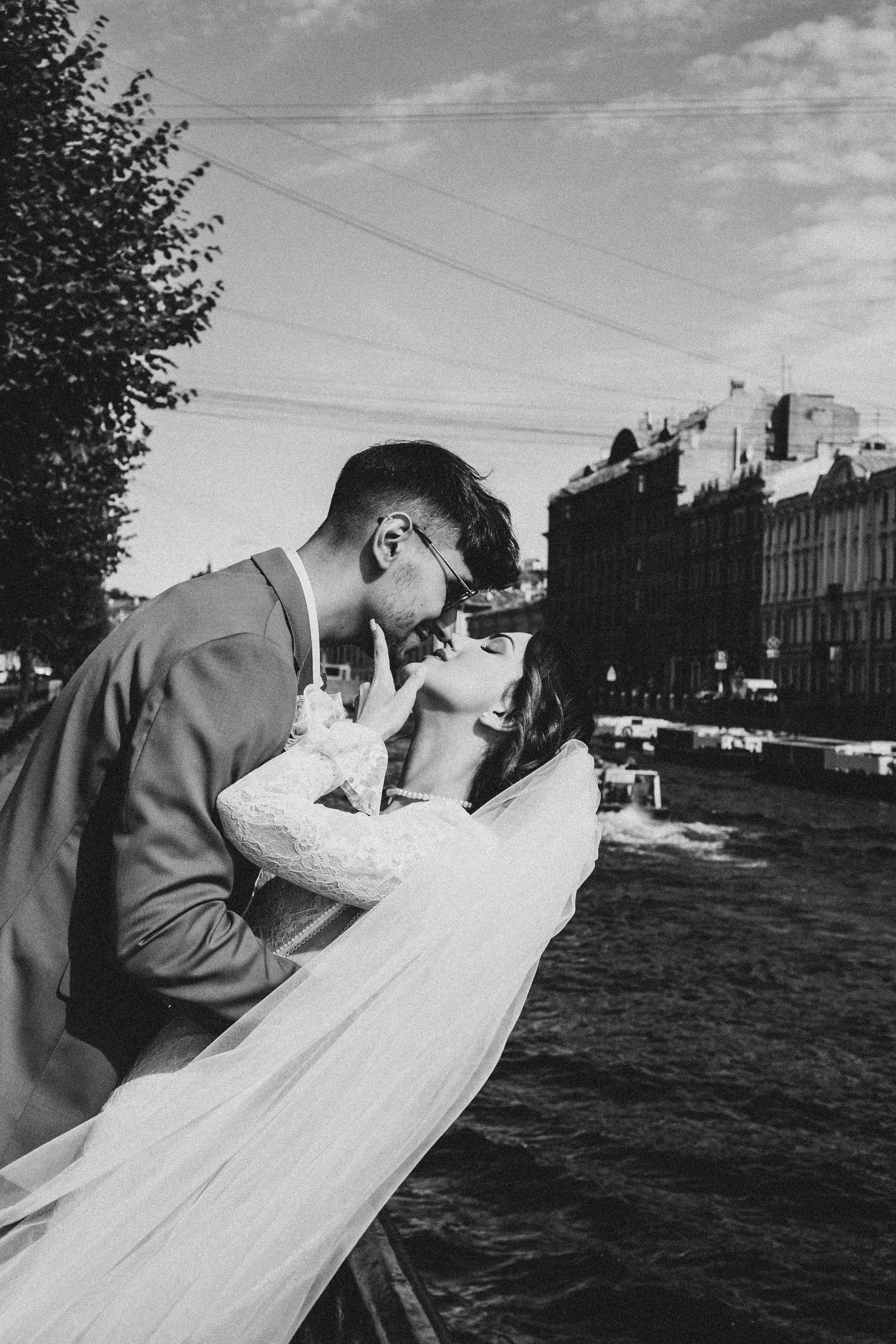 СВАДЕБНАЯ ПРОГУЛКА ВОЗЕ ИСАИКЕВСКОГО СОБОРА АСТОРИИ И ЗАКОНОДАЛЕТНОГО СОБРАНИЯ. Профессиональный фотограф, Санкт-Петербург — Виктория Богомолова