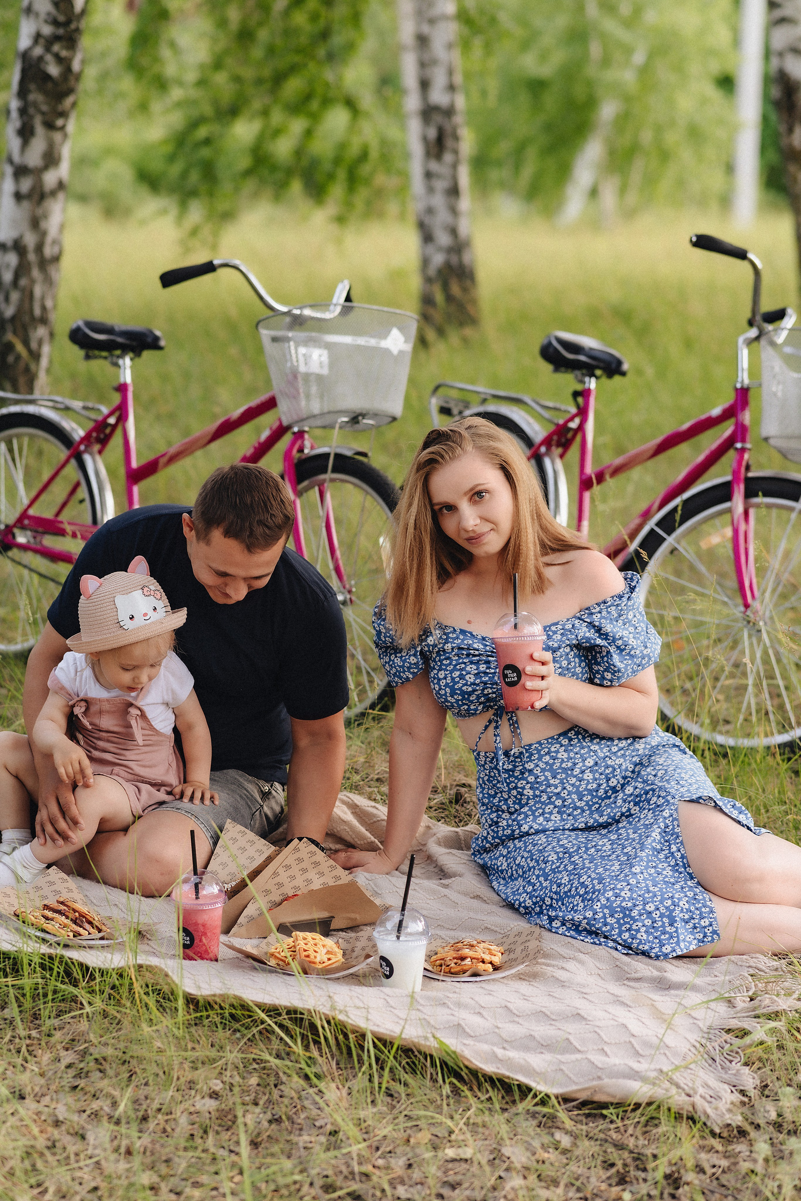 Семейная прогулка | Съемка для кофейни. Фотограф Карина Шмулёва. Воронеж и область