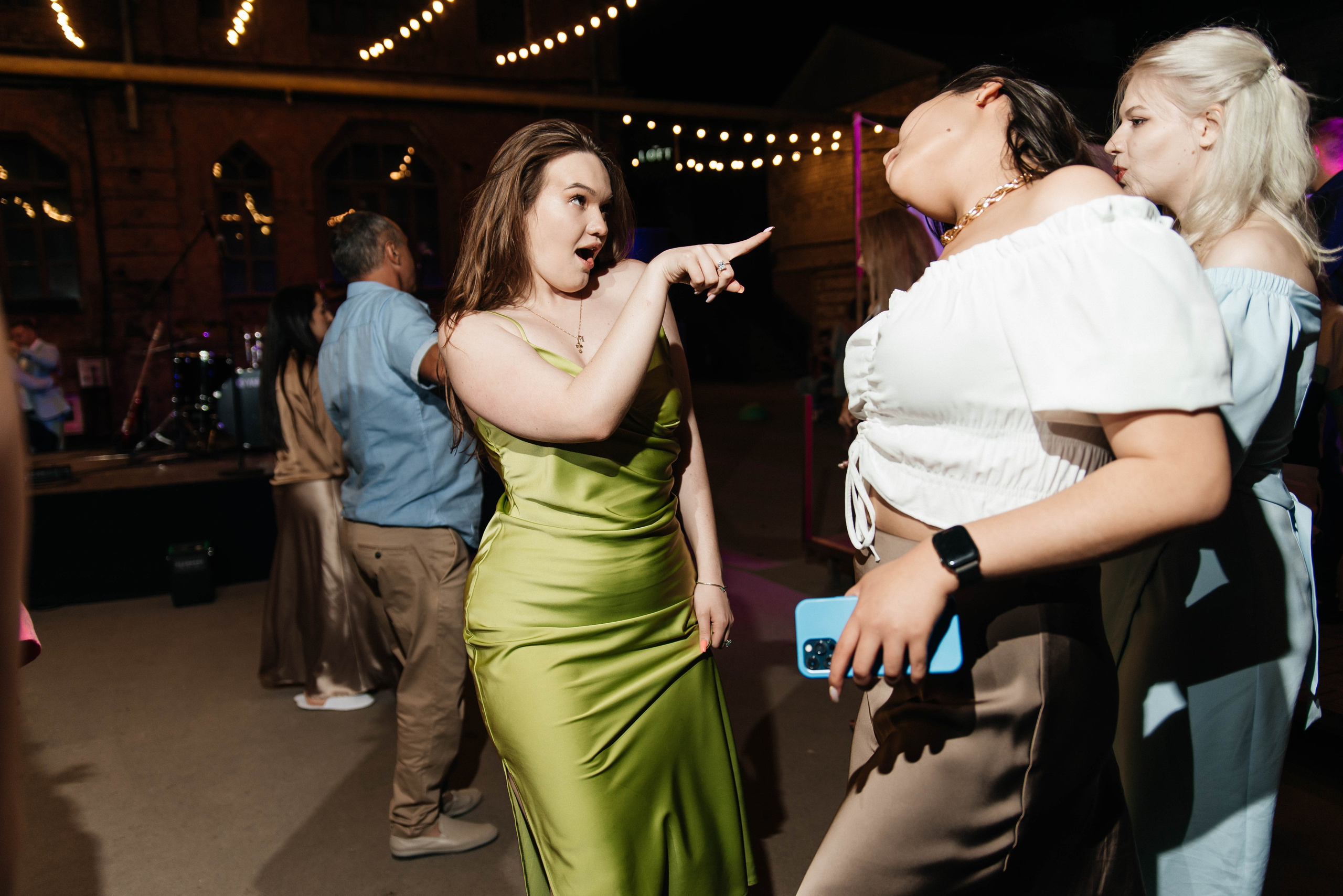 Вадим и София короткая версия свадебного дня. Меня зовут Александр Литвинчук и я свадебный фотограф в Саратове