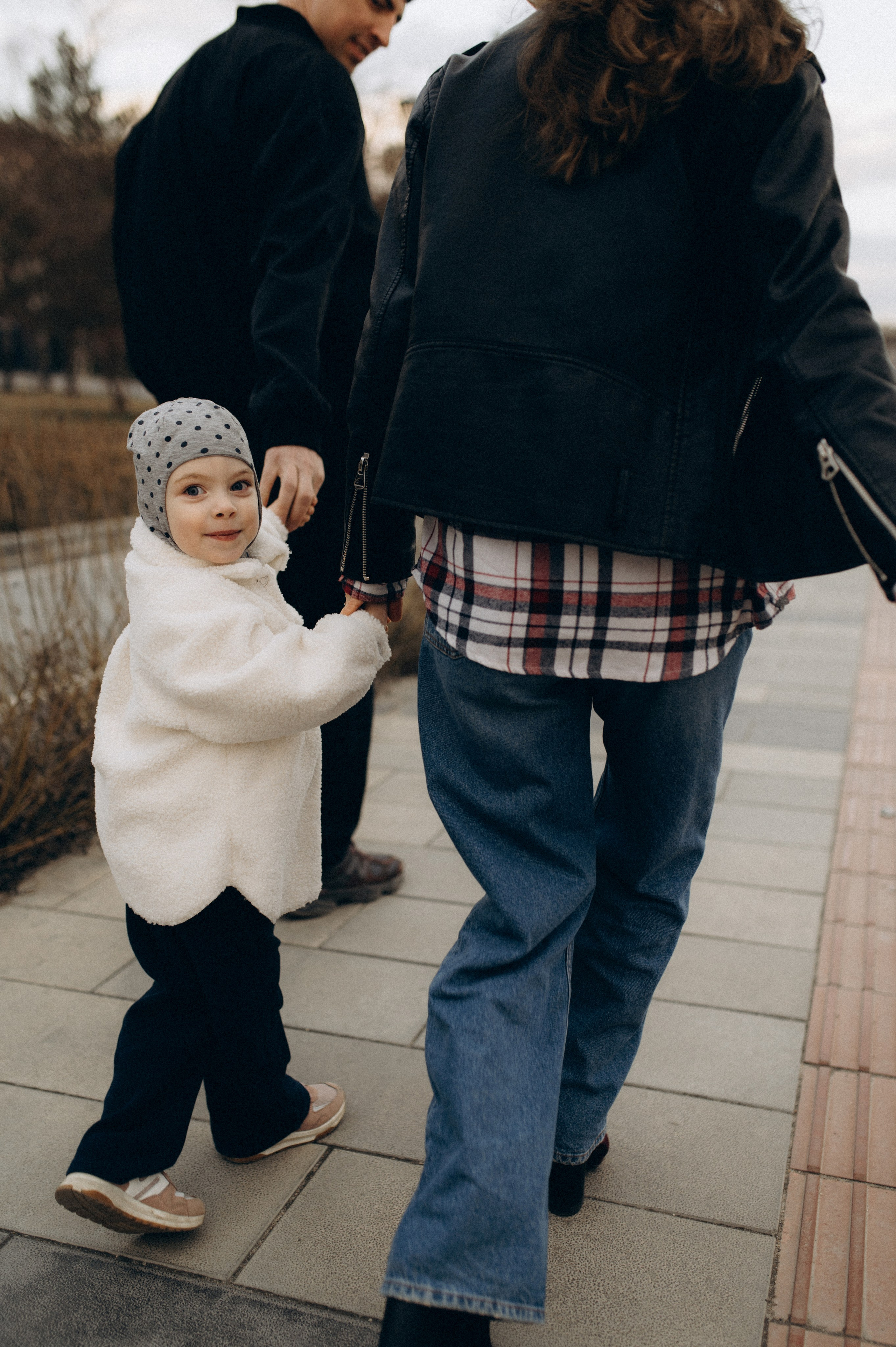 ВЕСЕННЯ ПРОГУЛКА НА НАБЕРЕЖНОЙ. Семейный фотограф в Новосибирске Женя Индрикова