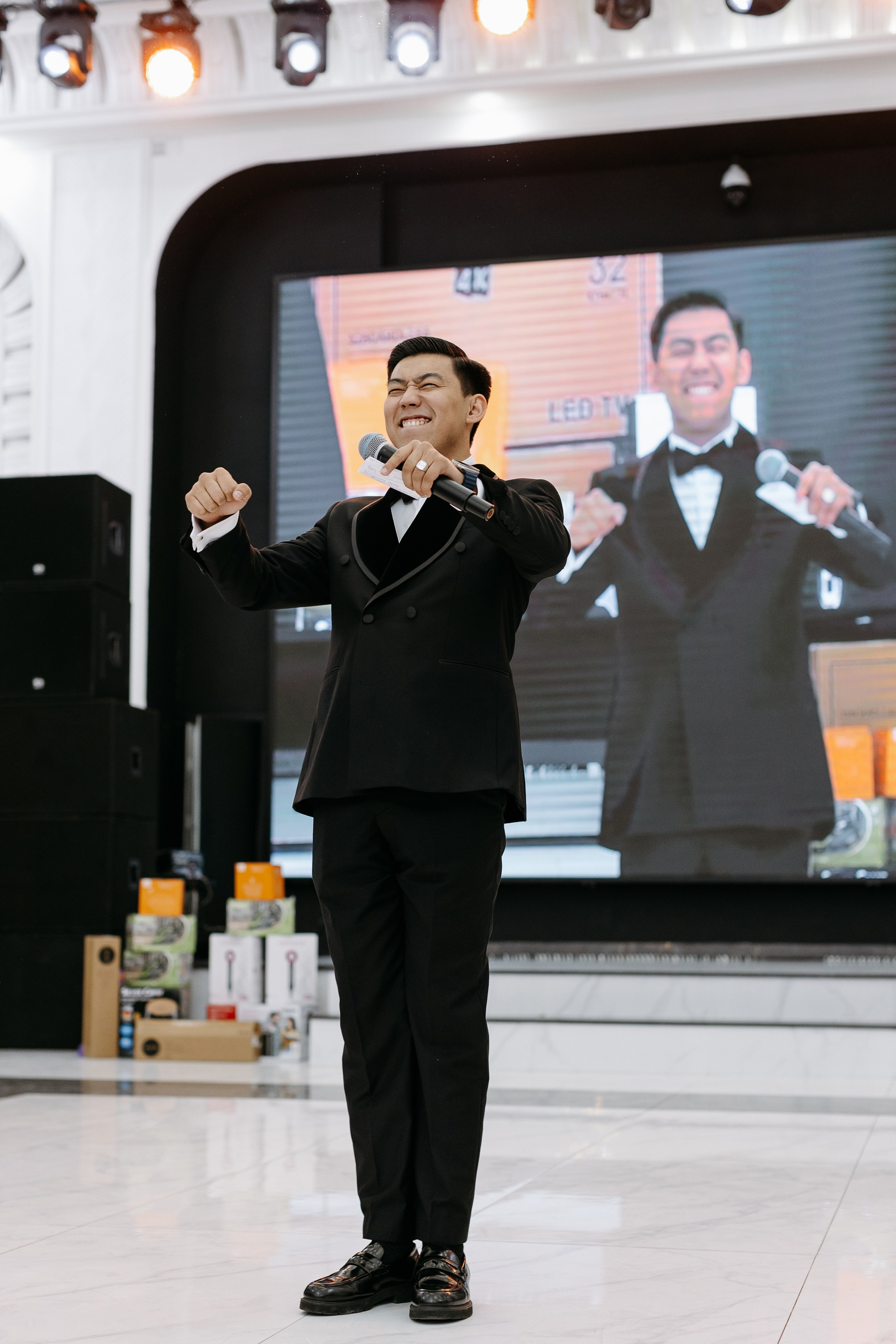 ФОТОГАЛЕРЕЯ. Ведущий Шоумен Алмас Каллемов