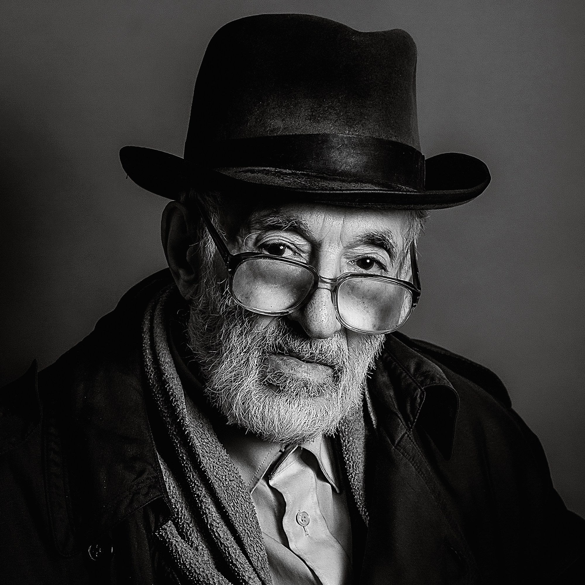 Портрет мужчины в верхней одежде и головном уборе