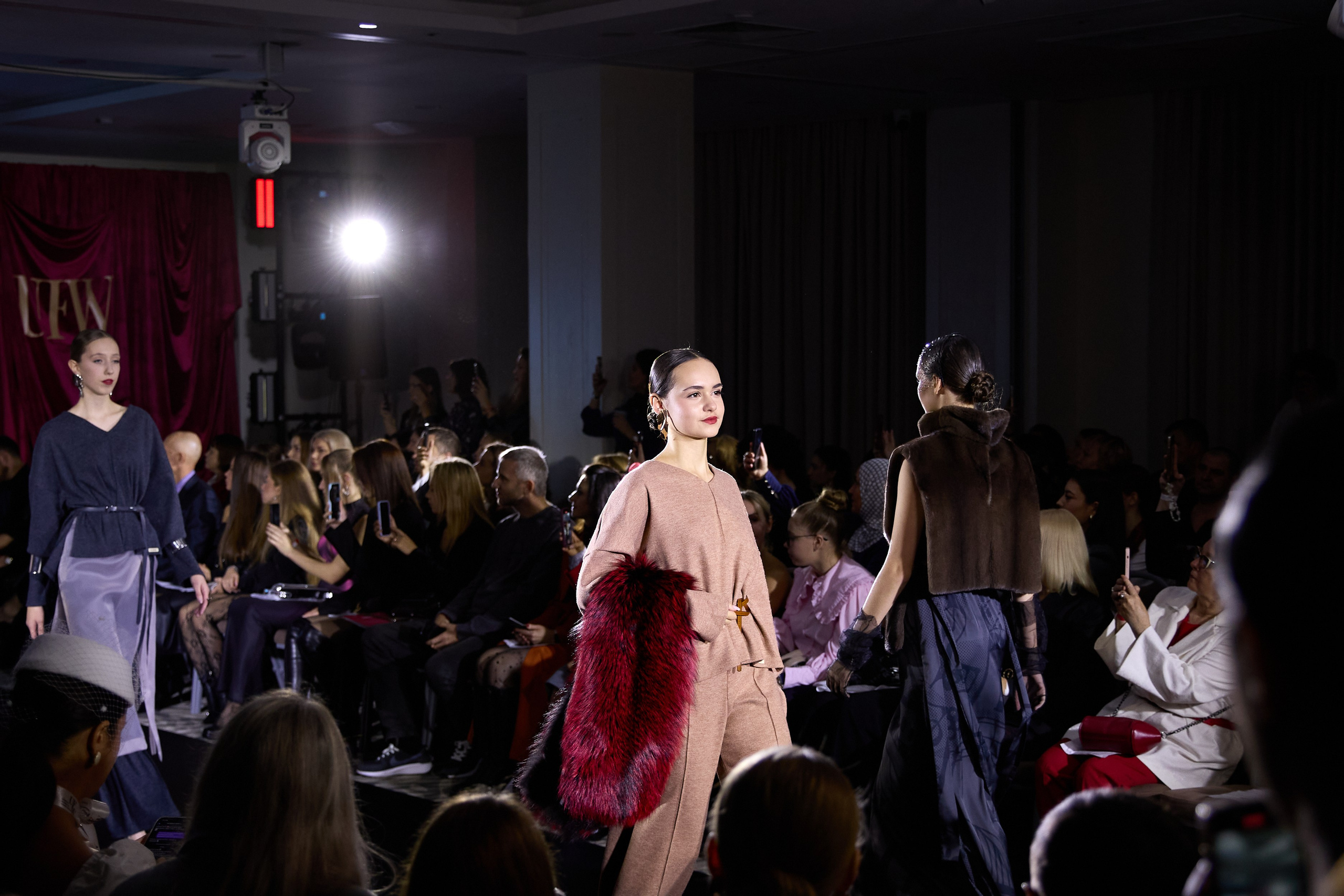 13 сезон недели моды в Ульяновске 8 — 9 ноября Тема: «Мода как спектакль». Свадебный и семейный фотограф в Ульяновске Орешина Елена