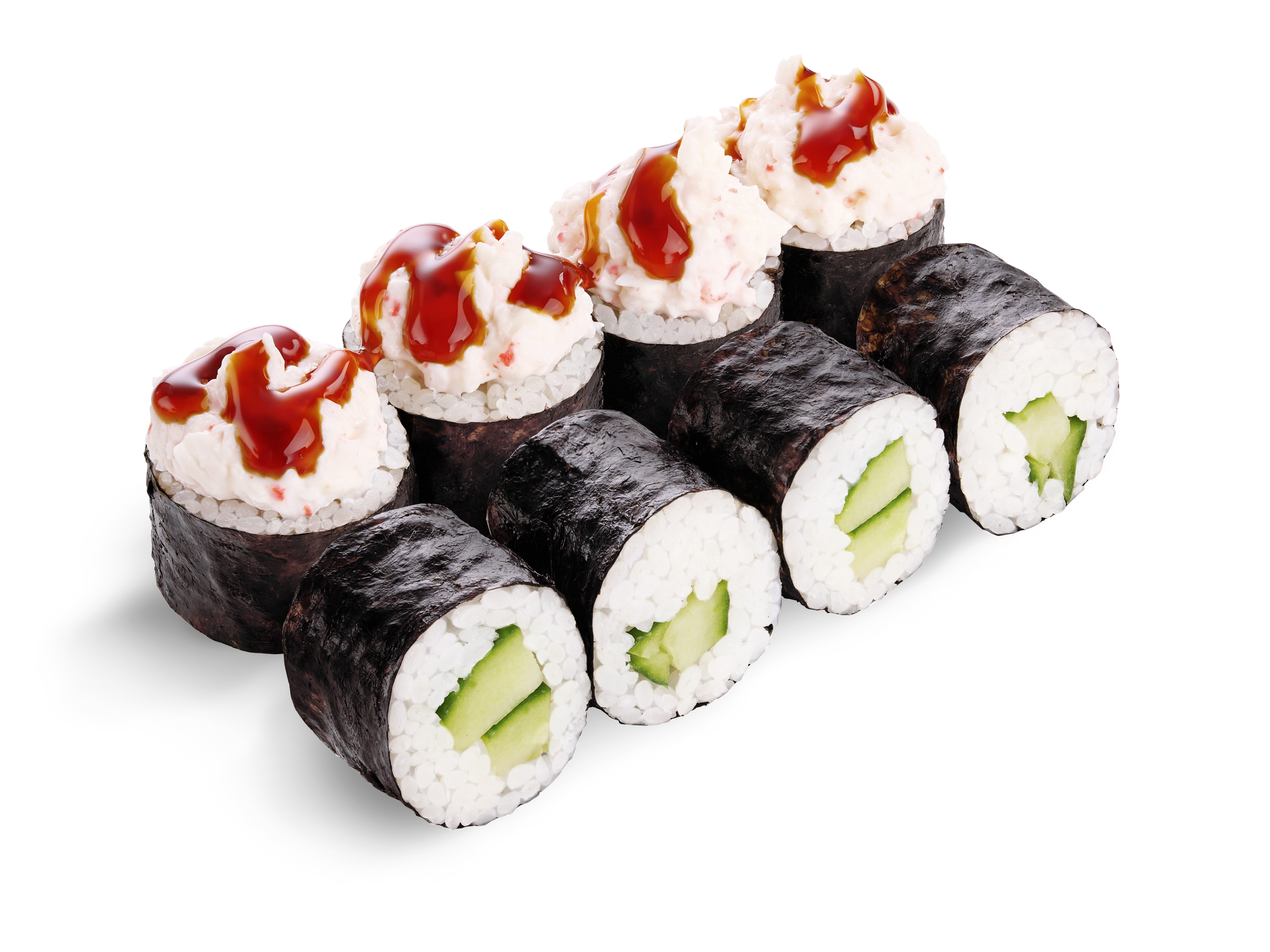 Ролл с крабовым муссом и огурцом на белом фоне, фуд фотосъёмка для доставки суши Rolik в Саратове и Энгельсе