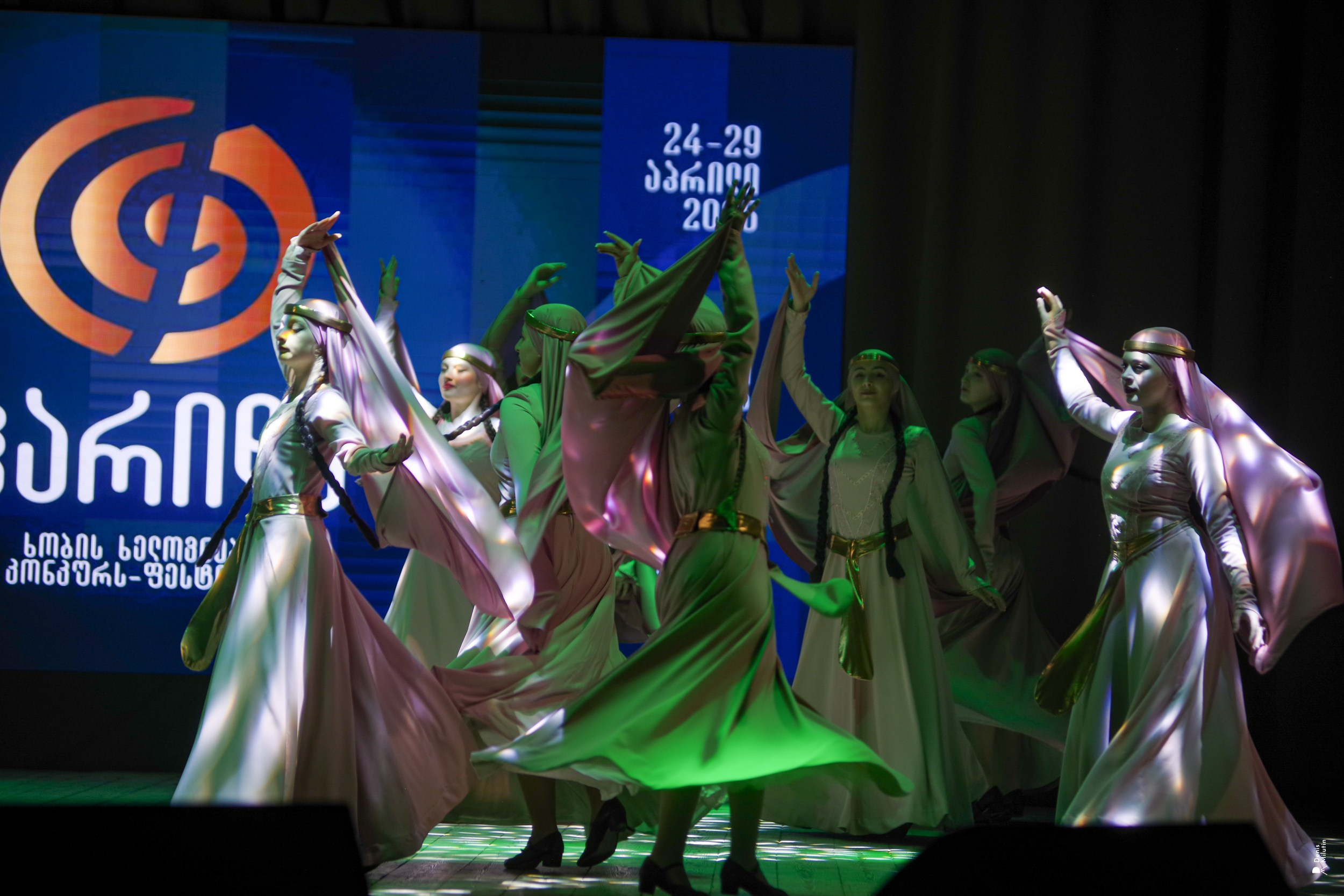 Танцы в Хоби. Портретный фотограф Денис Милютин