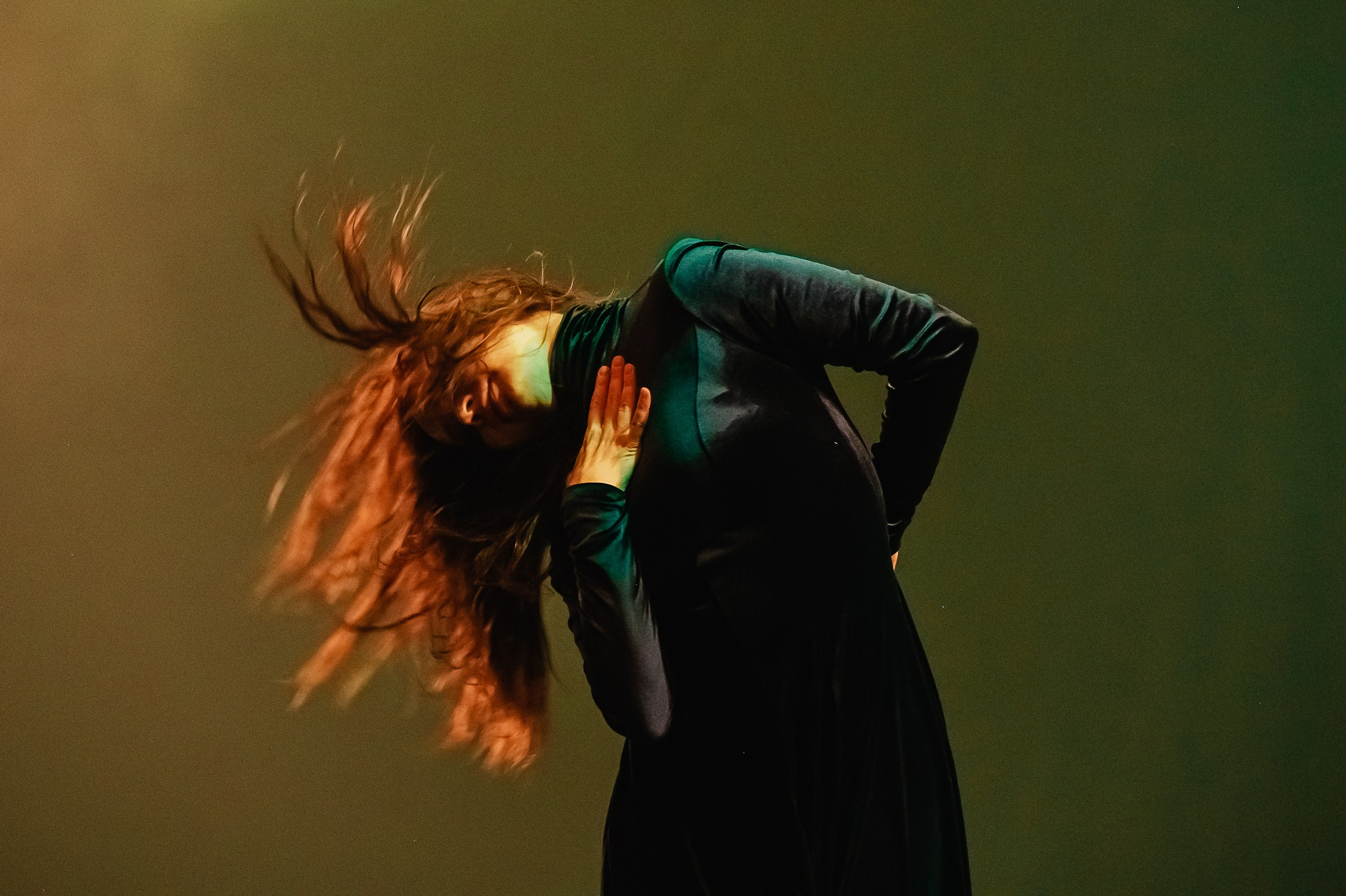 Танцевальное шоу «Ароматы». Художник по свету Максим Сергачев