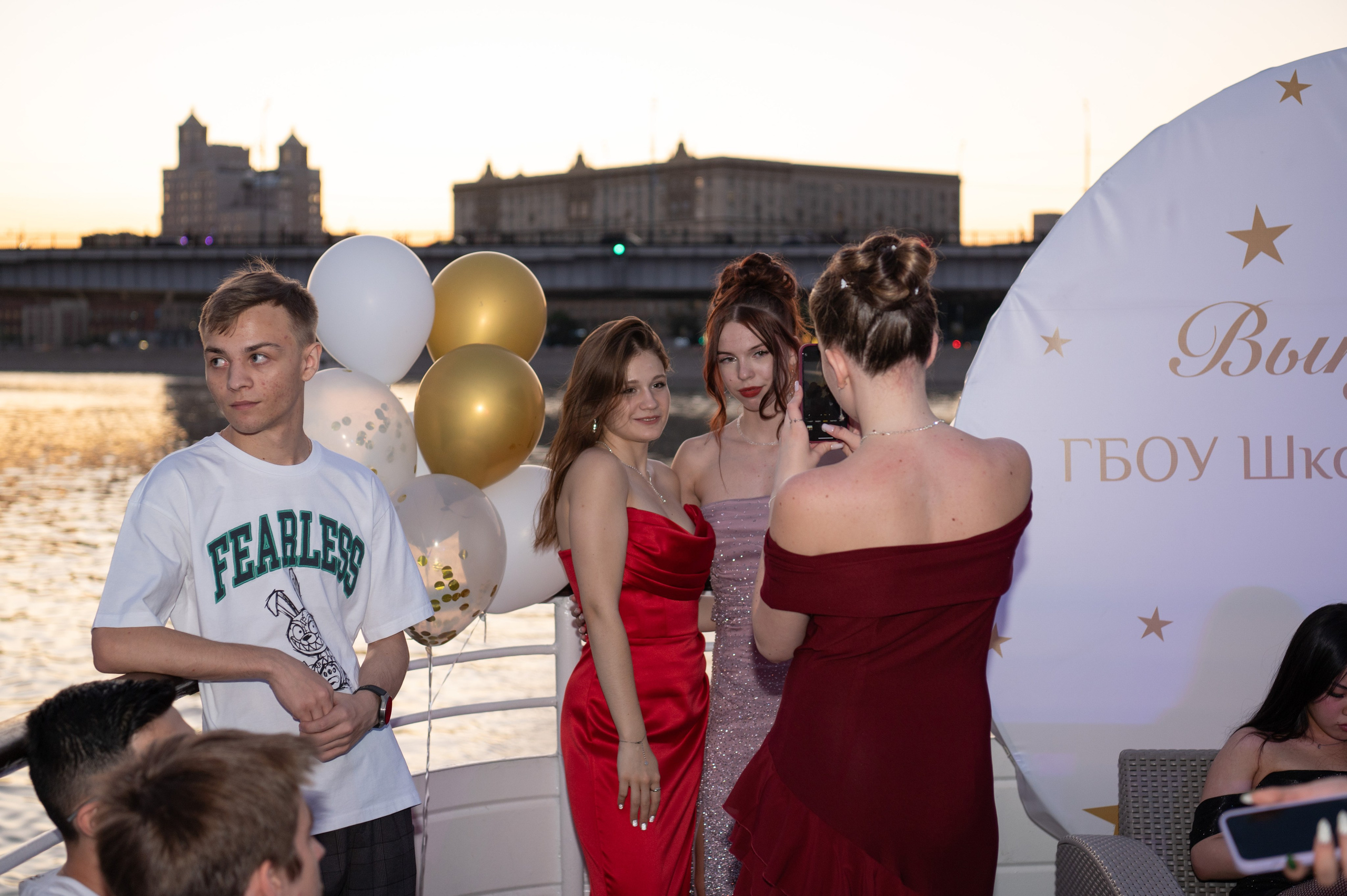 Выпускной вечер 11 класс на теплоходе. Детский и семейный фотограф г. Москва Оксана Катаджи