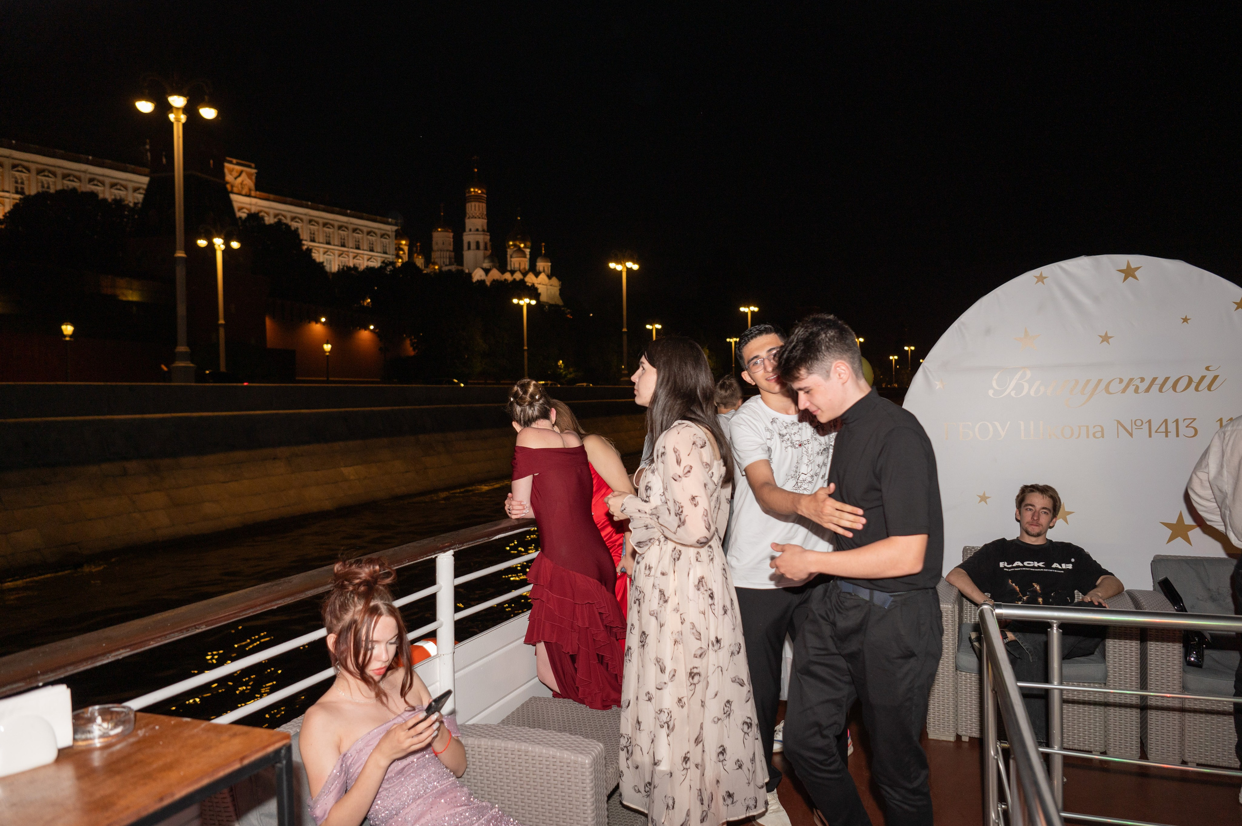 Выпускной вечер 11 класс на теплоходе. Детский и семейный фотограф г. Москва Оксана Катаджи